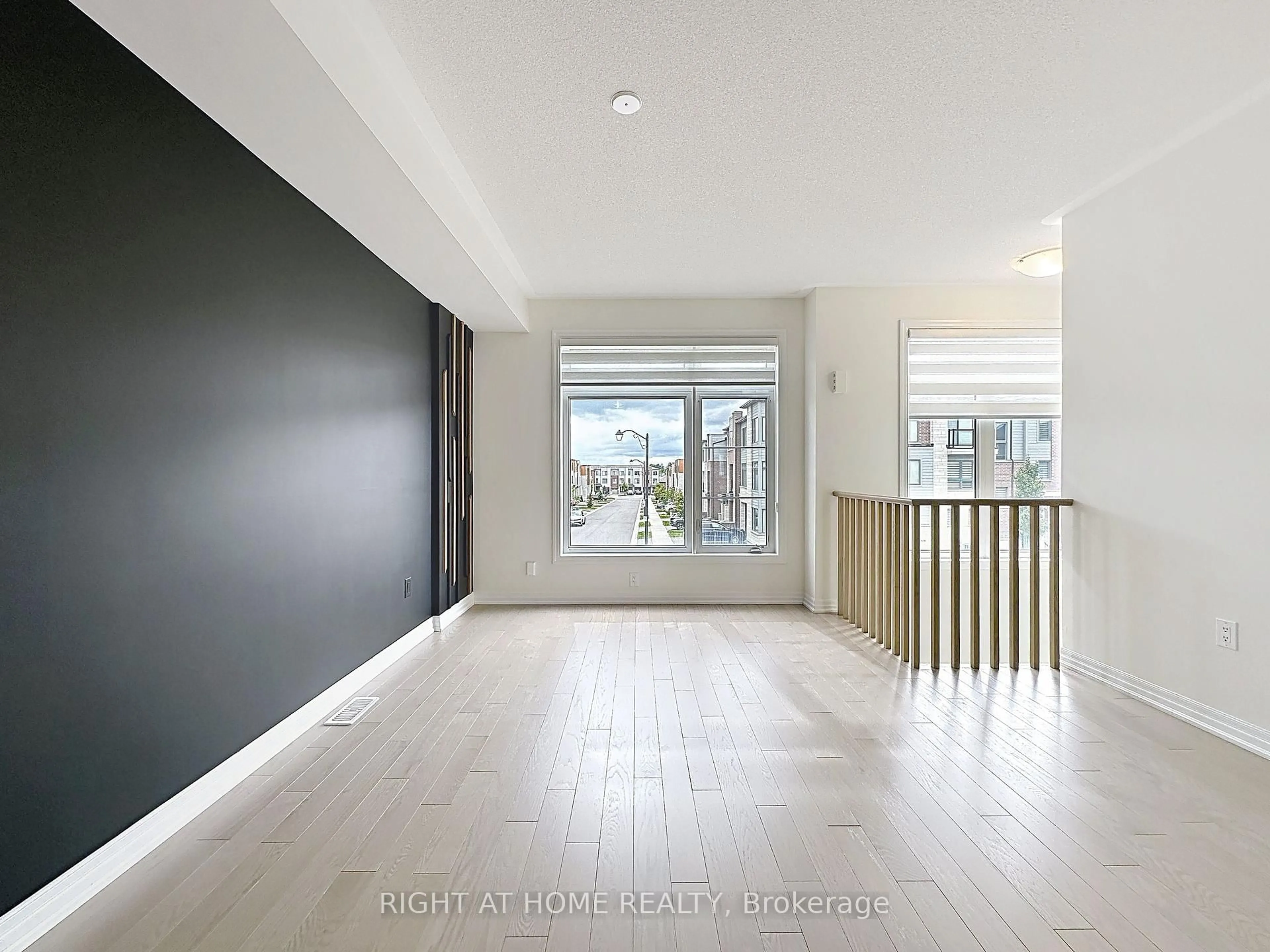 Unknown for 209 Vantage Loop, Newmarket Ontario L3X 0L4