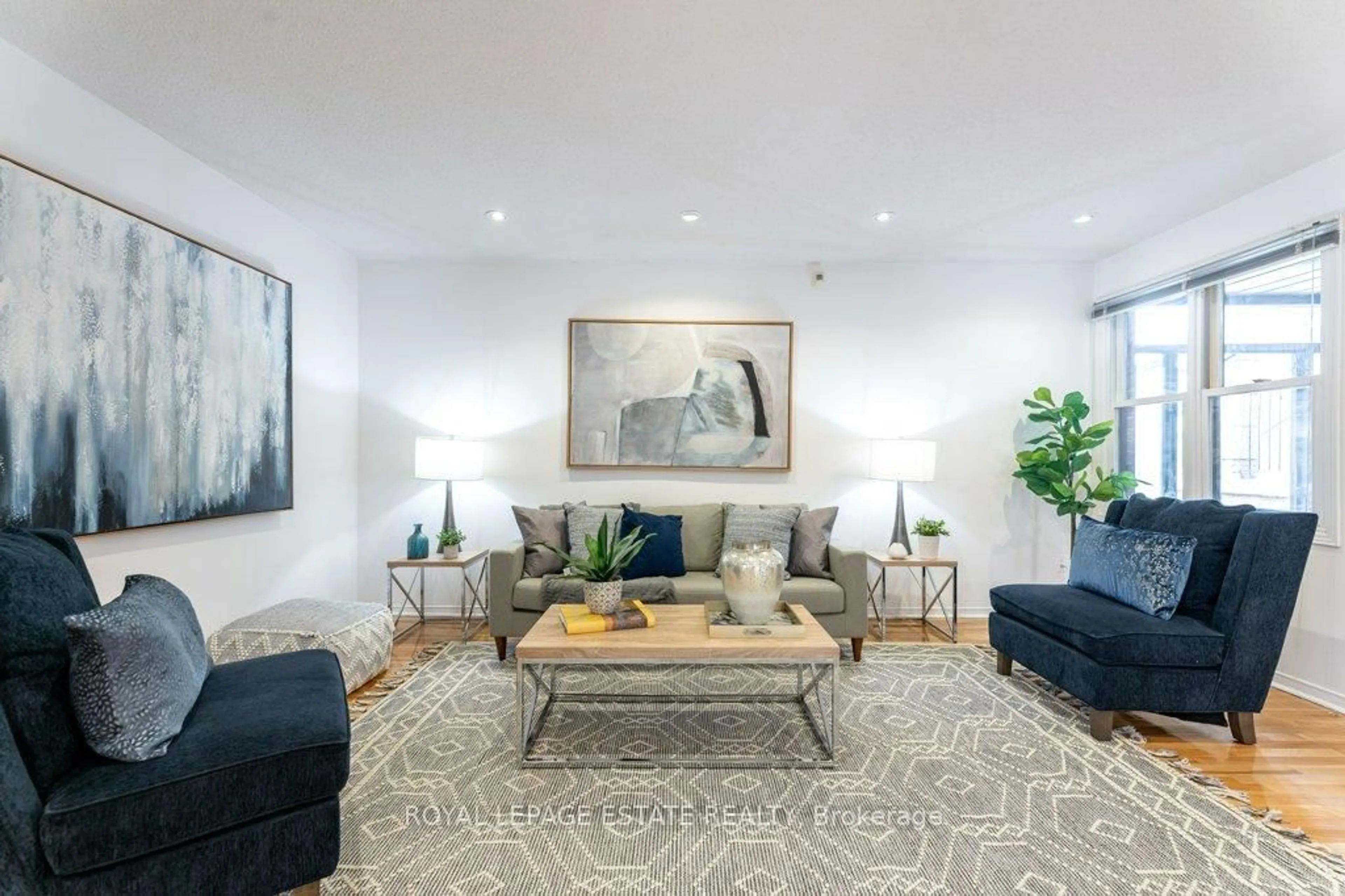 Living room with furniture, unknown for 241 Rosedale Heights Dr, Vaughan Ontario L4J 6Y3
