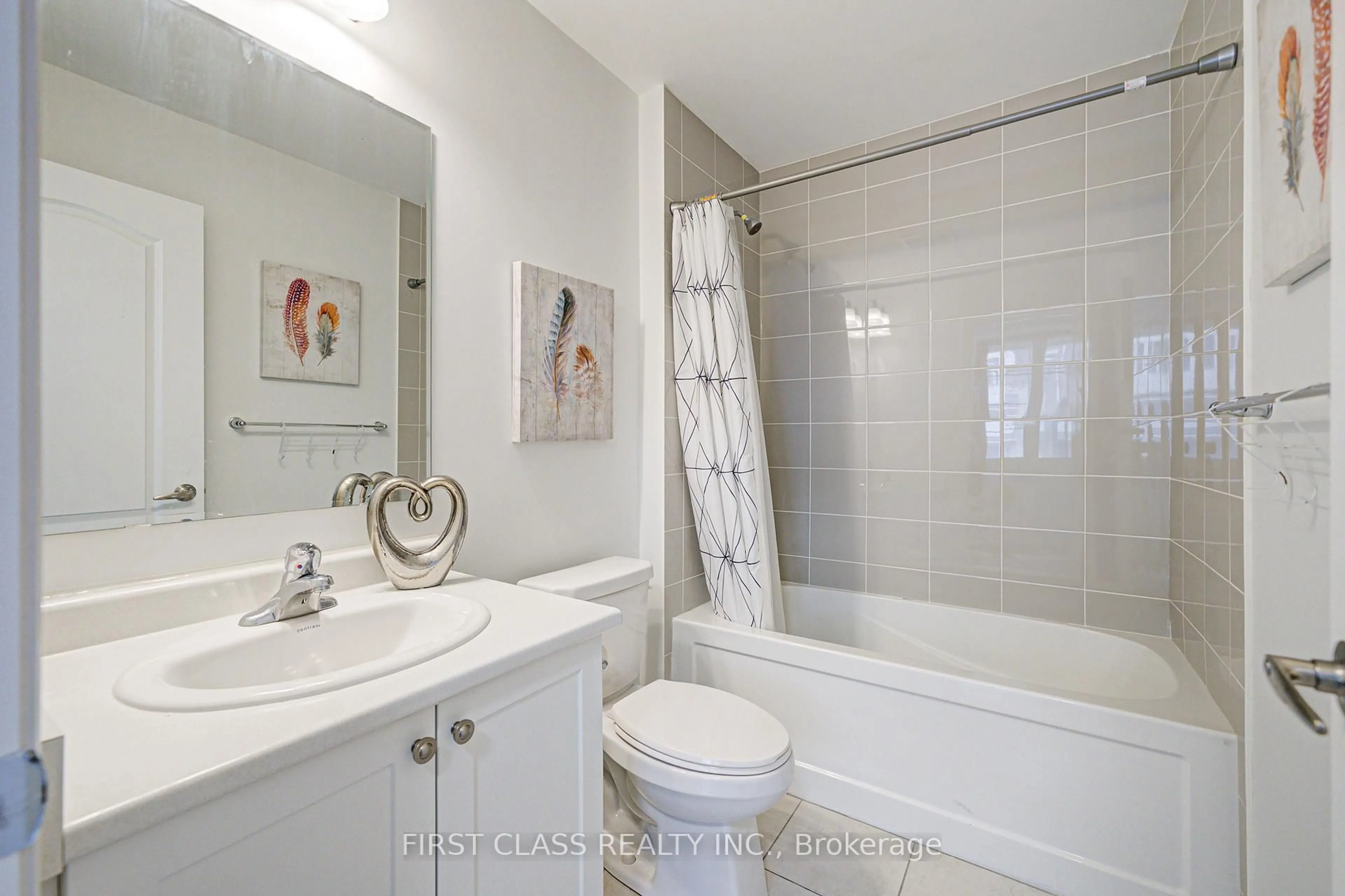 Standard bathroom, ceramic/tile floor for 15 Thomas Swanson St, Markham Ontario L6B 1M8