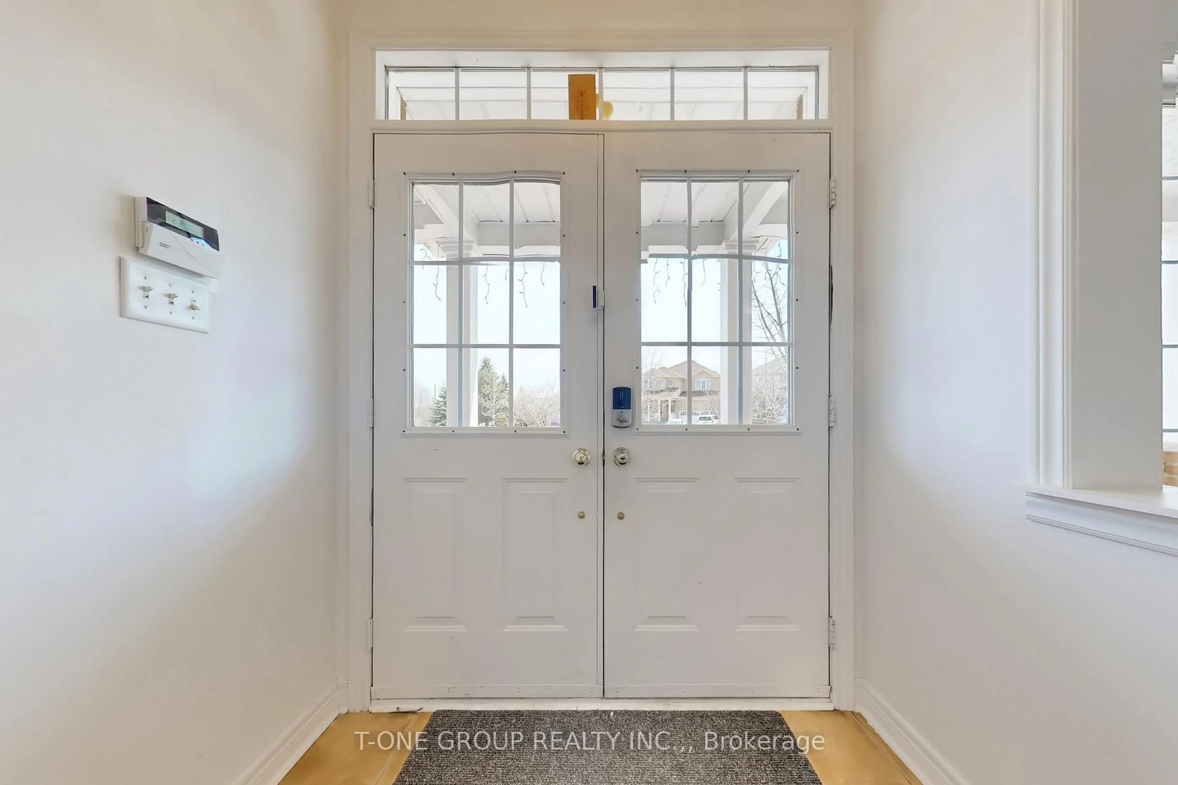 Indoor entryway for 28 Misty Crt, Markham Ontario L6E 1K9
