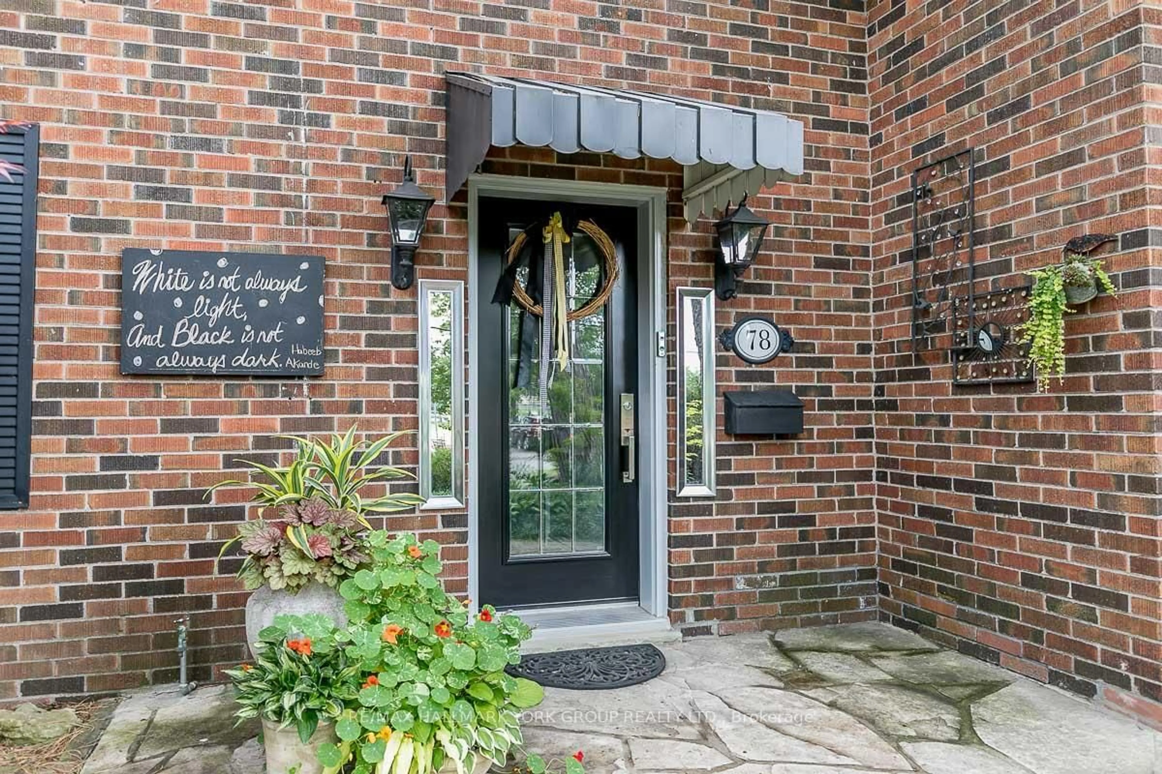Indoor entryway for 78 Wells St, Aurora Ontario L4G 1S9