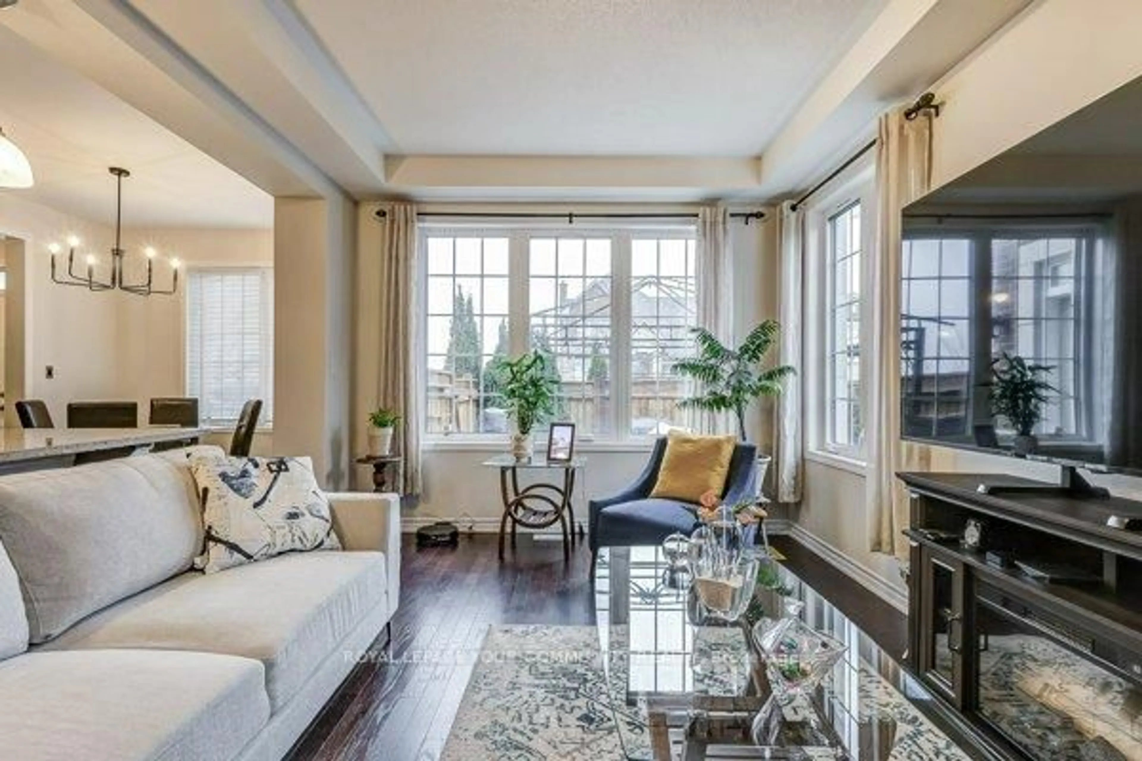 Living room with furniture, unknown for 290 Thomas Phillips Dr, Aurora Ontario L4G 0T4