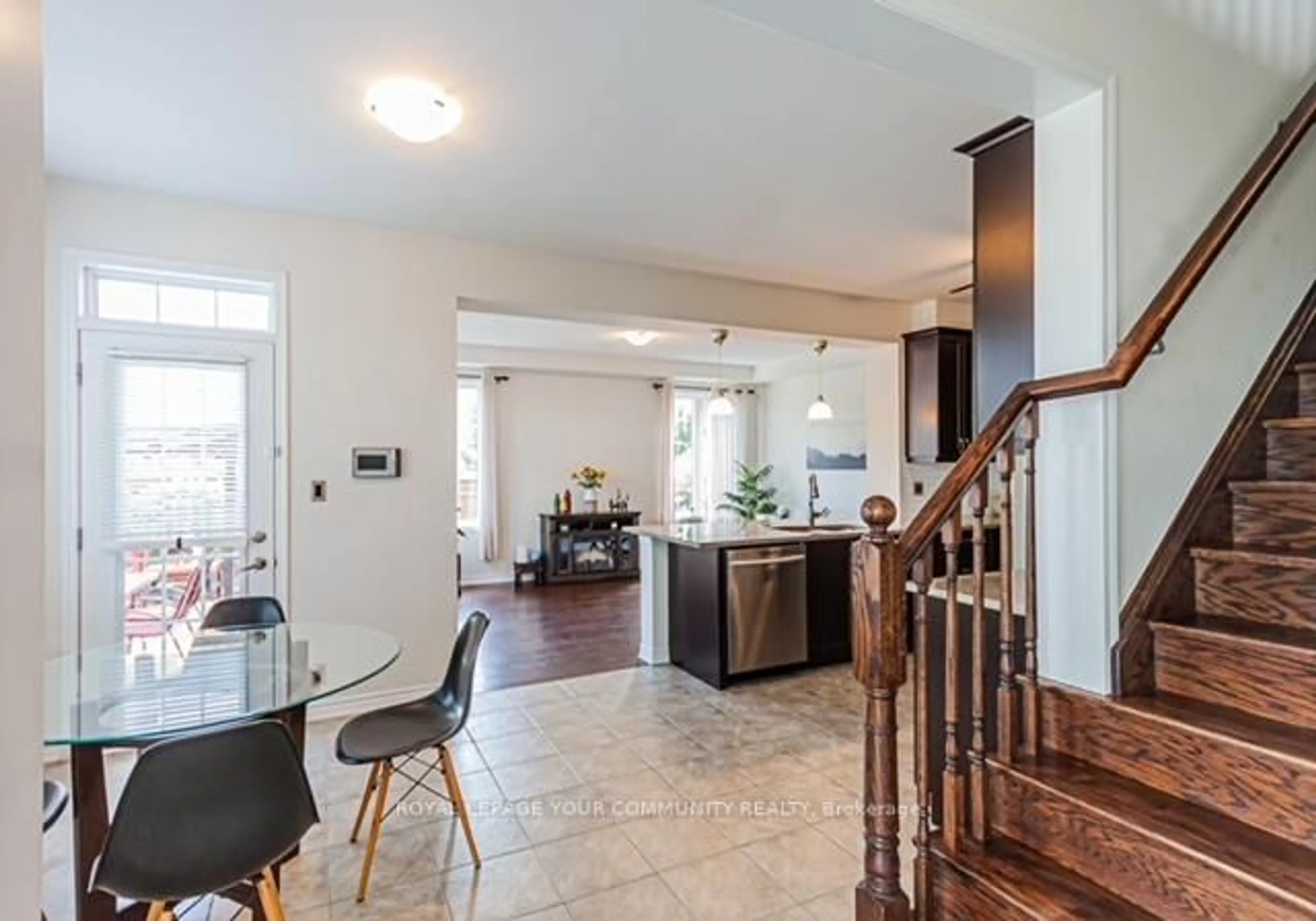 Indoor entryway for 290 Thomas Phillips Dr, Aurora Ontario L4G 0T4