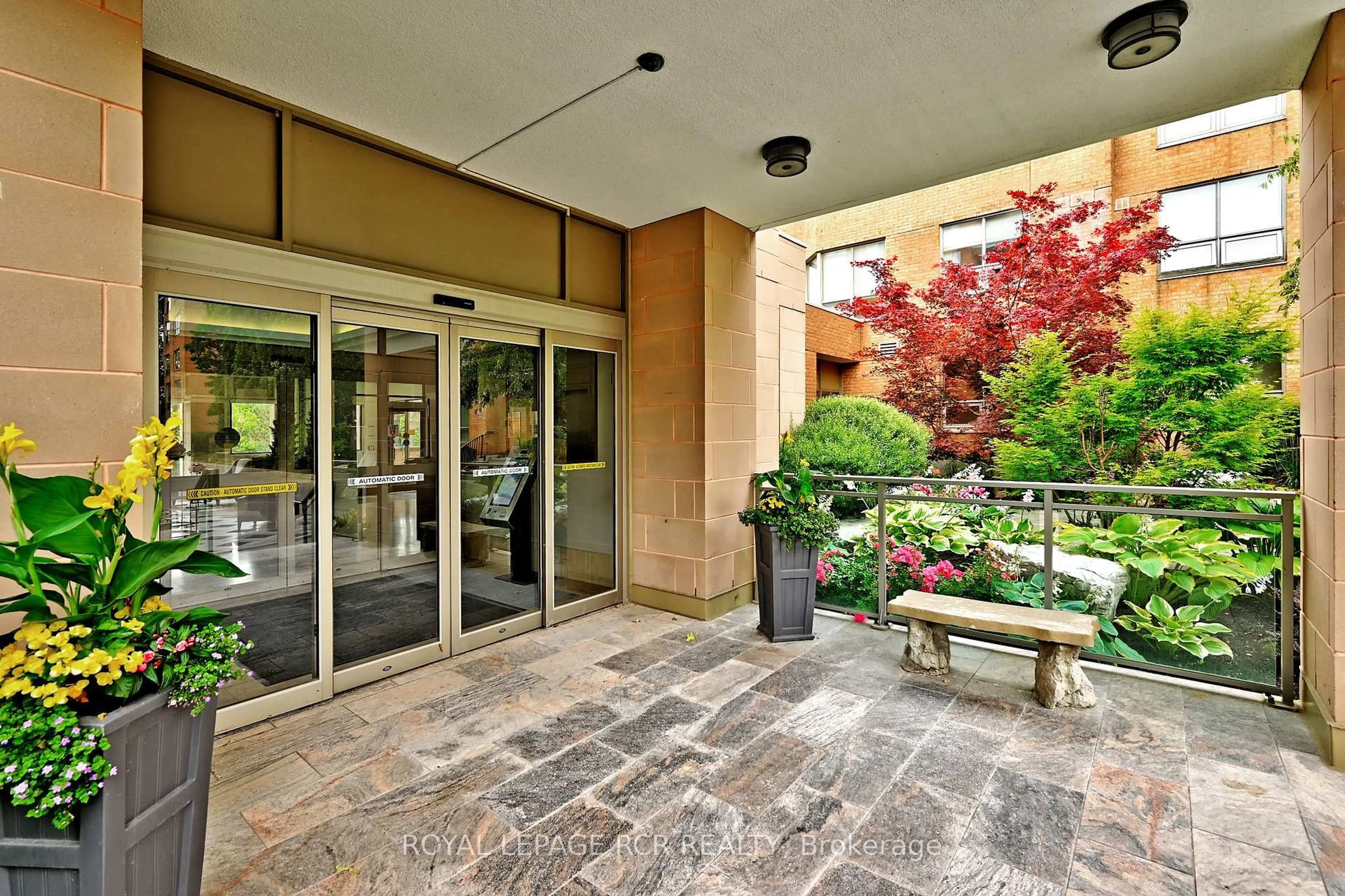 Unknown for 14924 Yonge St #311, Aurora Ontario L4G 6H7