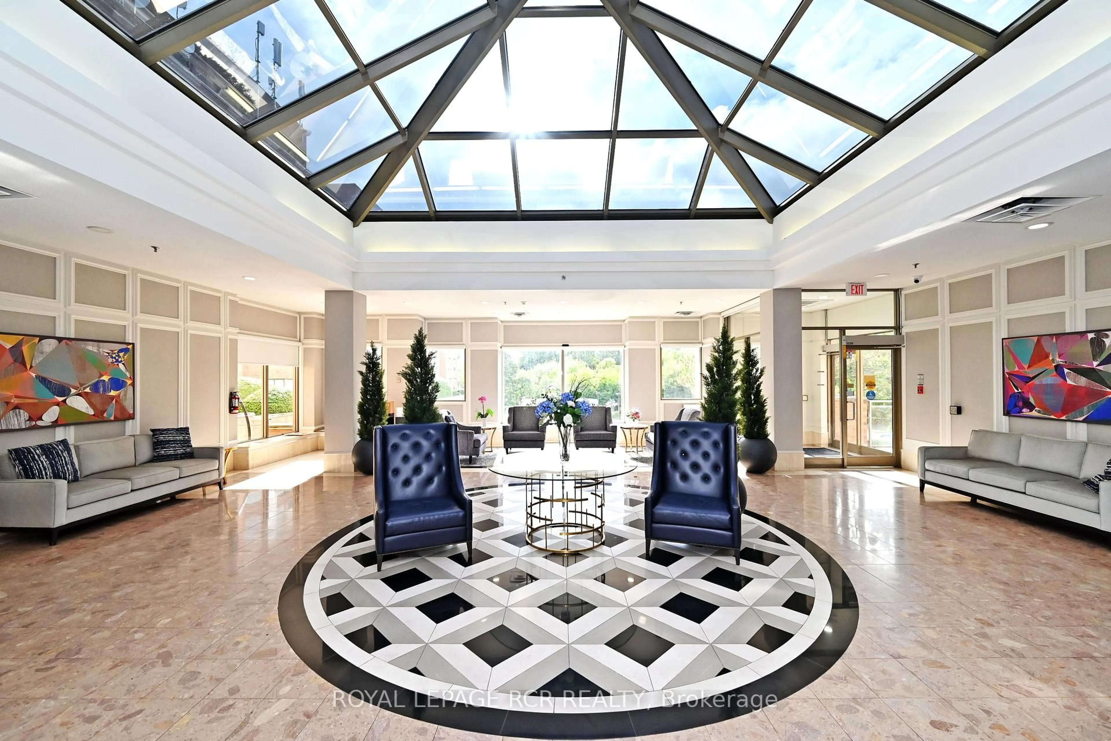 Lobby for 14924 Yonge St #311, Aurora Ontario L4G 6H7