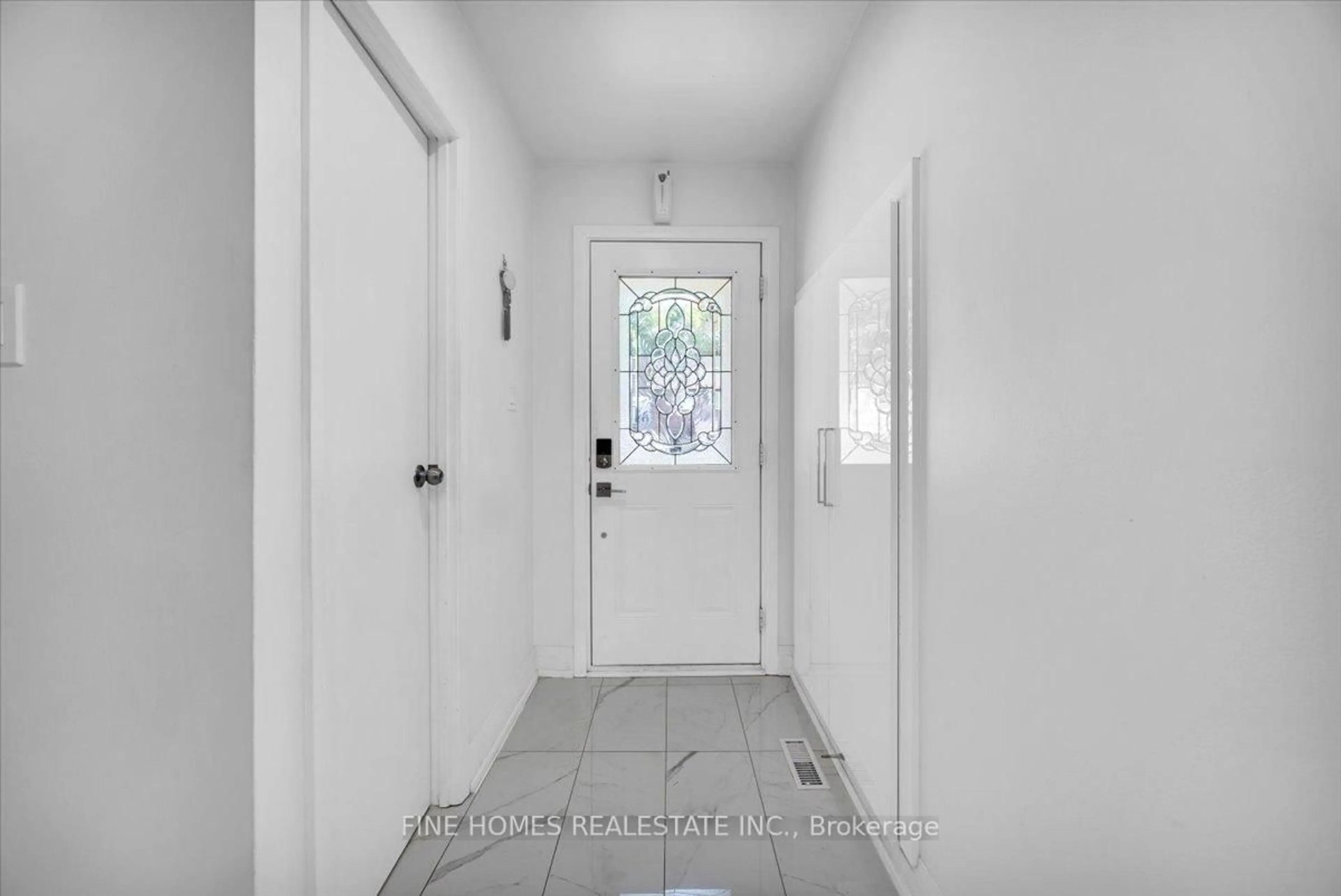 Indoor entryway for 24 New Havens Way, Markham Ontario L3T 5G2