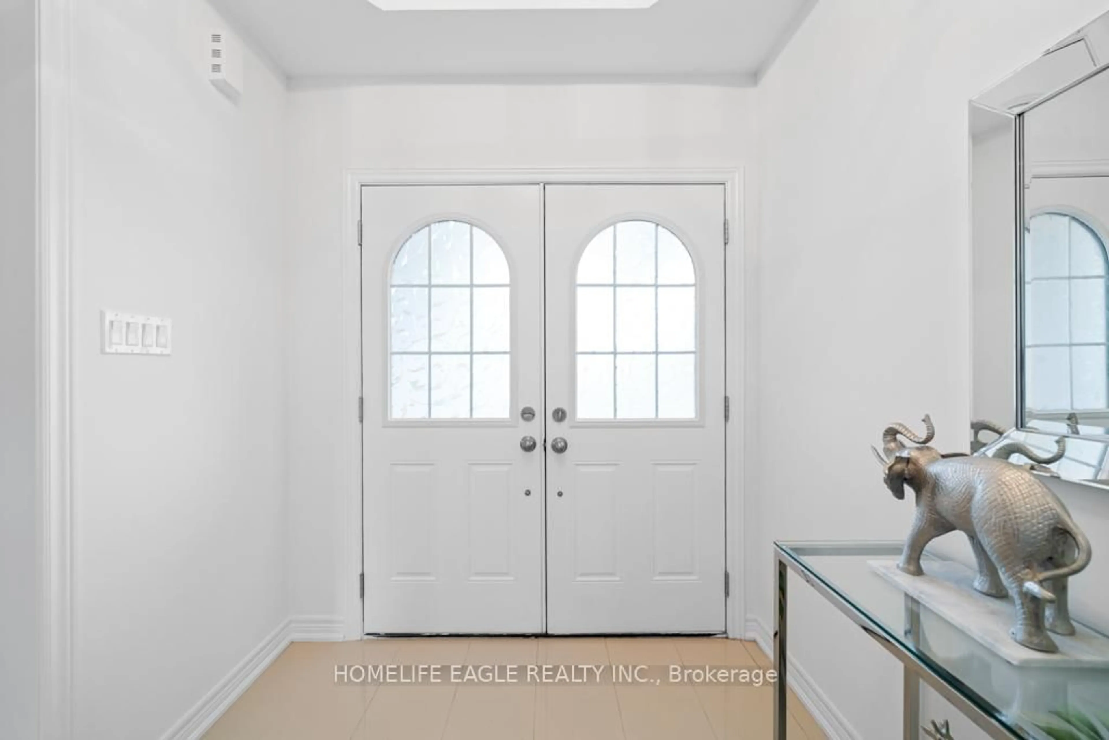 Indoor entryway for 545 Clifford Perry Pl, Newmarket Ontario L3X 0J1