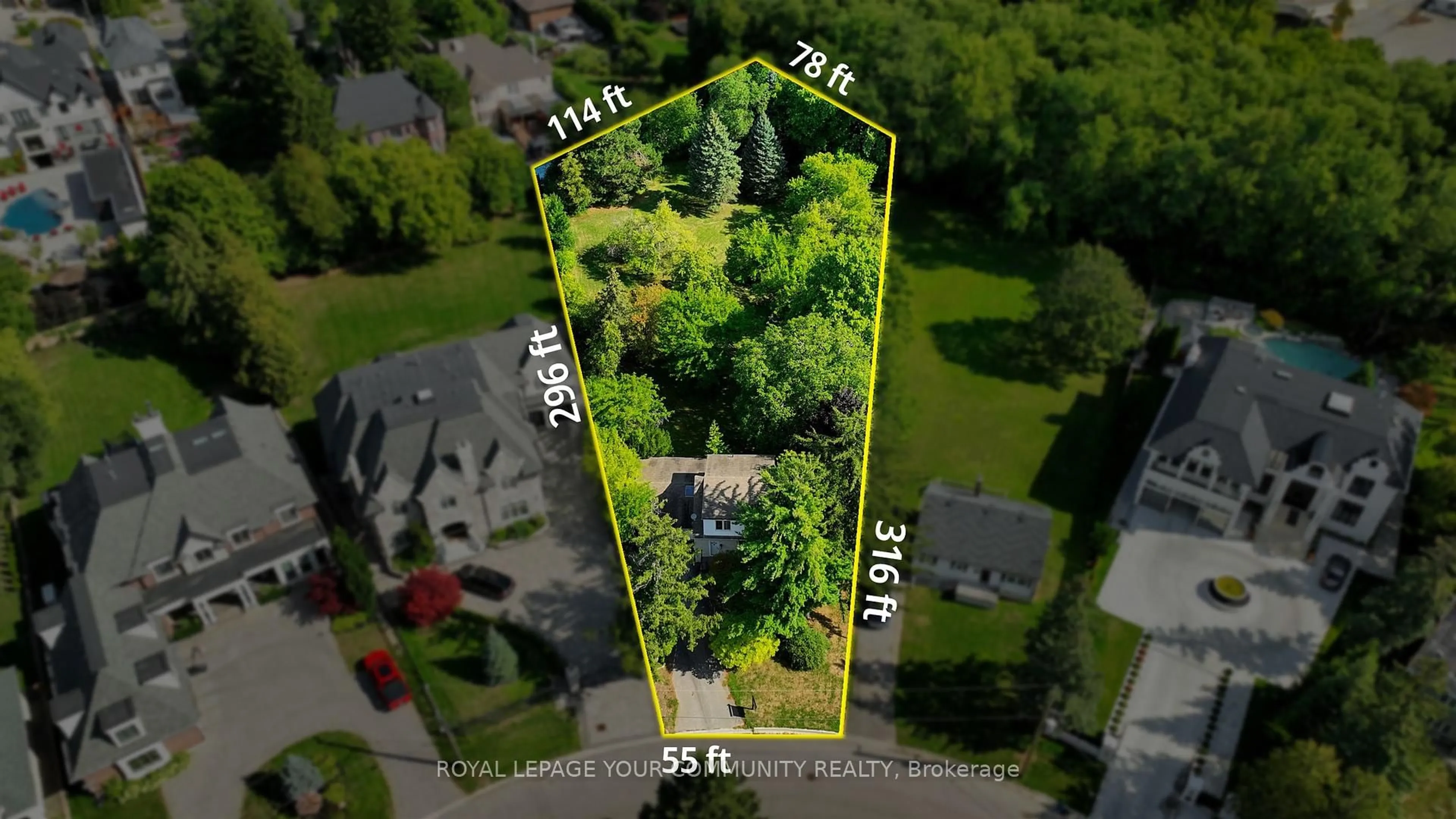 A pic from outside/outdoor area/front of a property/back of a property/a pic from drone, street for 29 Boyle Dr, Richmond Hill Ontario L4C 6C8
