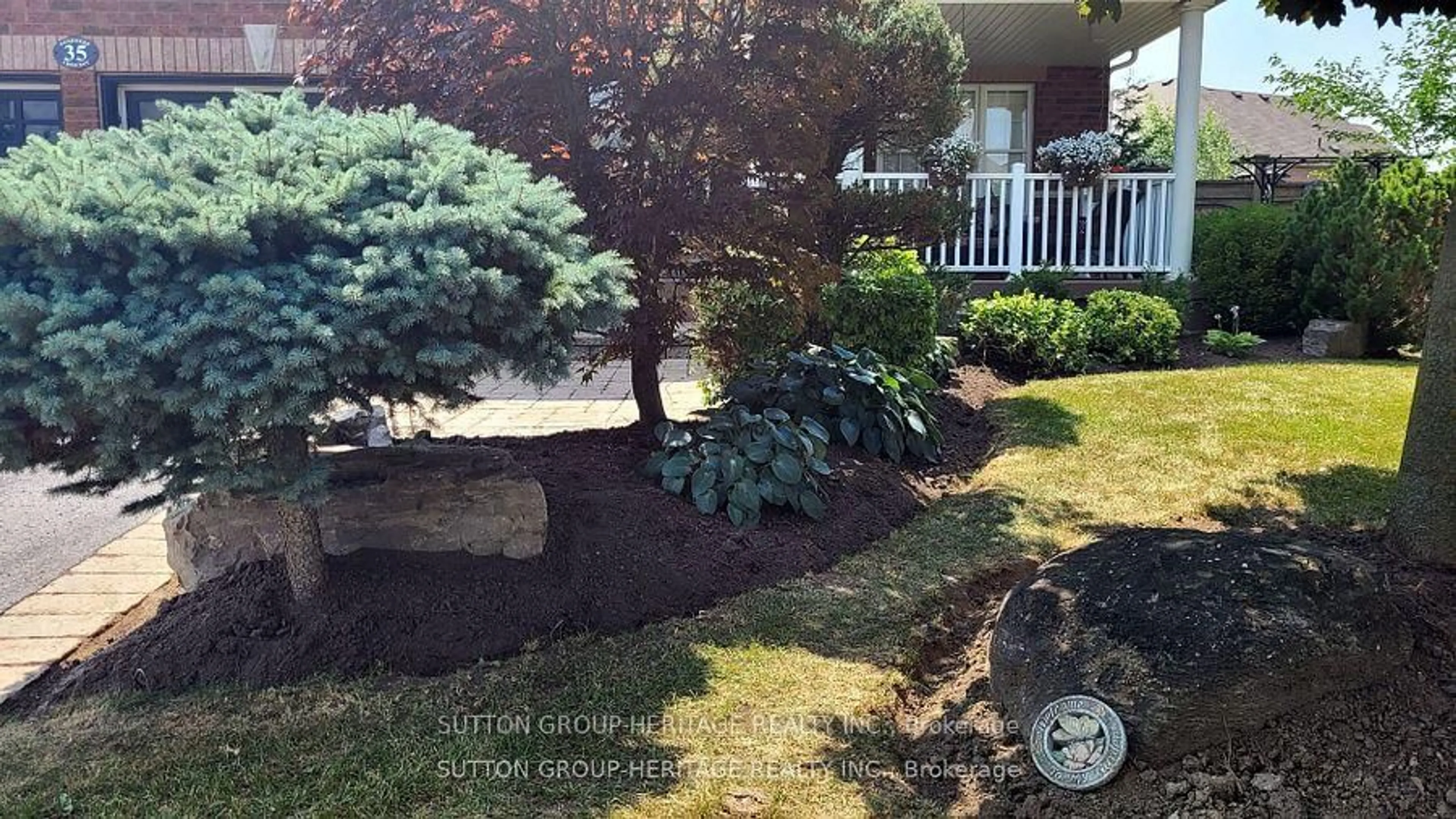 A pic from outside/outdoor area/front of a property/back of a property/a pic from drone, street for 35 Pondmede Cres, Whitchurch-Stouffville Ontario L4A 0E2