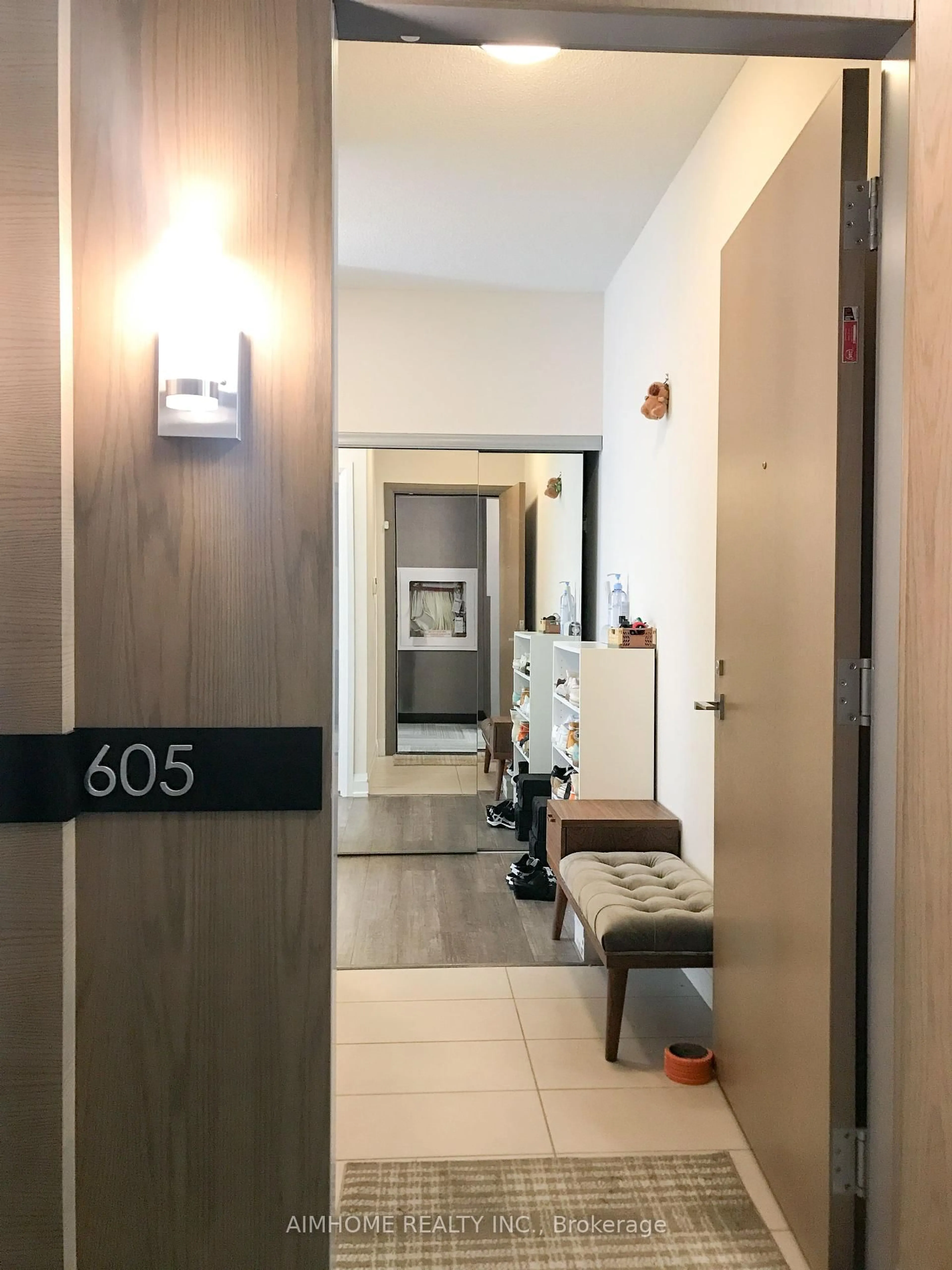 Indoor foyer for 28 Uptown Dr #605, Markham Ontario L3R 5M8