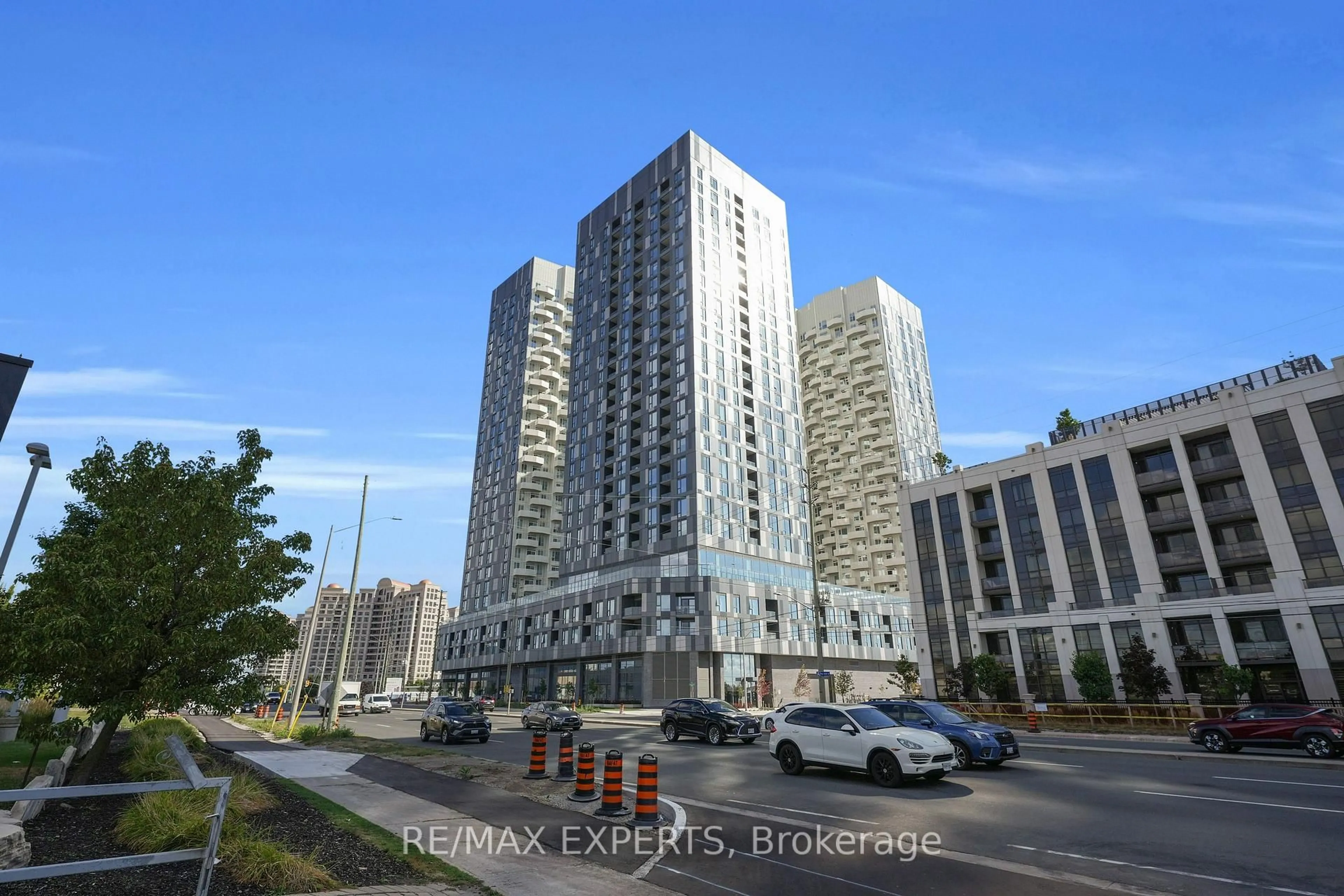 Indoor foyer for 10 Abeja St #424, Vaughan Ontario L4K 0R4