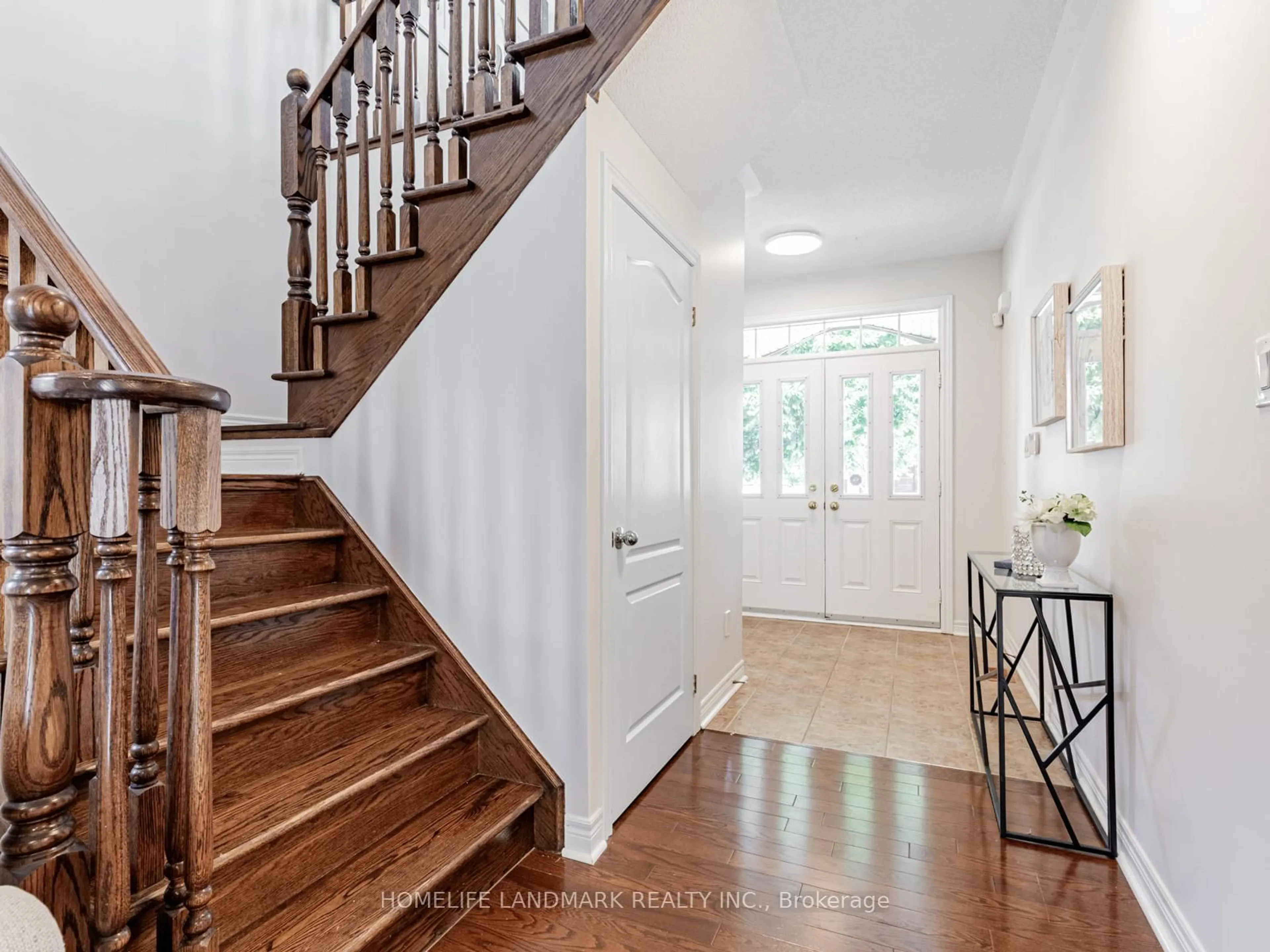 Indoor entryway for 3 Wintam Pl, Markham Ontario L6C 0E3