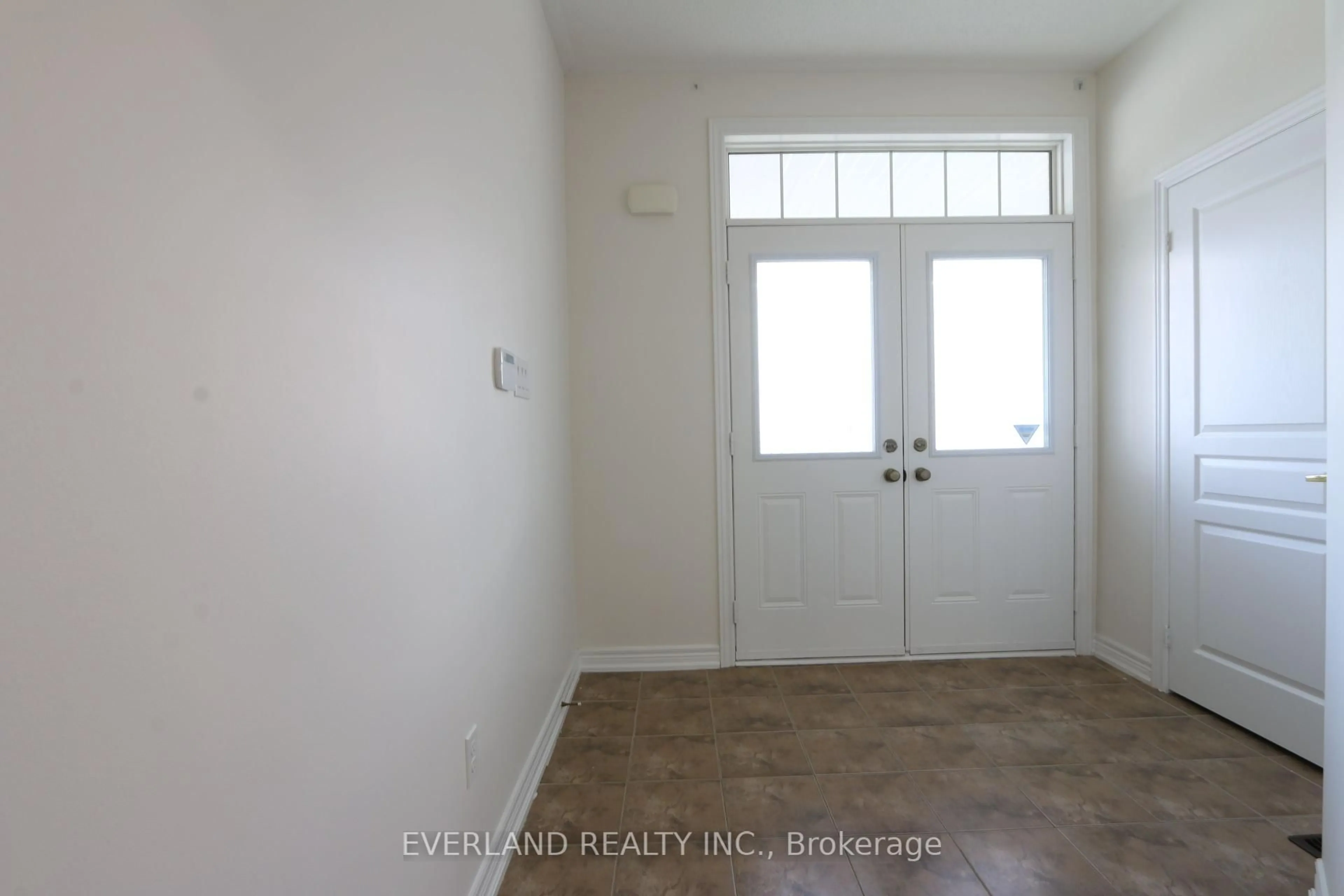 Indoor entryway for 51 Lucida Crt, Whitchurch-Stouffville Ontario L4A 1S1