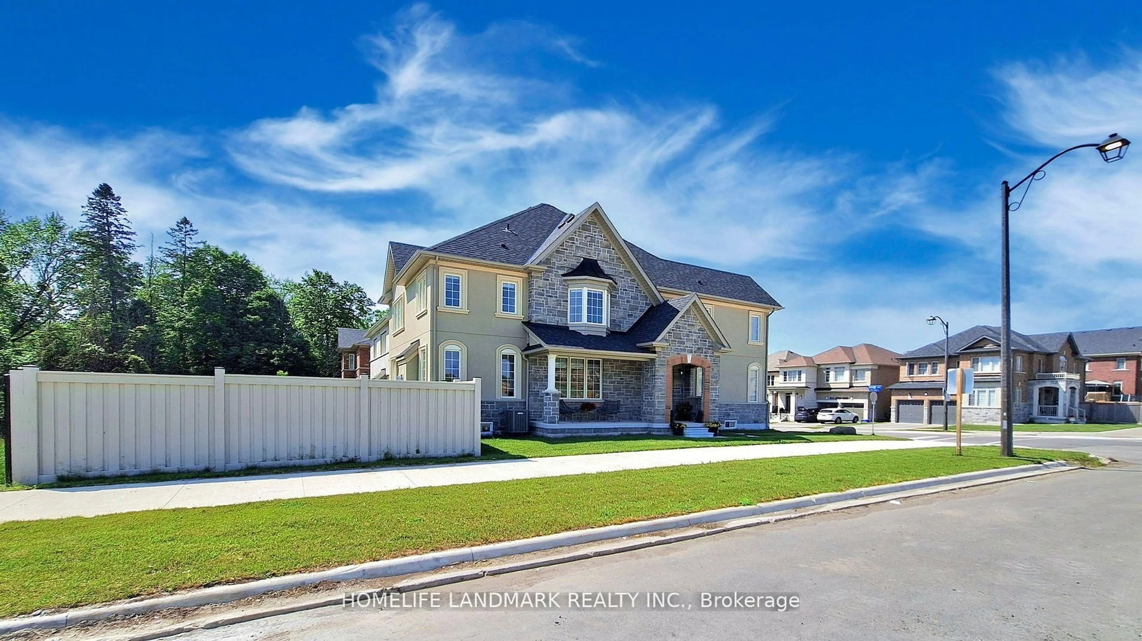 Home with vinyl exterior material, street for 199 SEAVIEW Hts, East Gwillimbury Ontario L9N 0S3