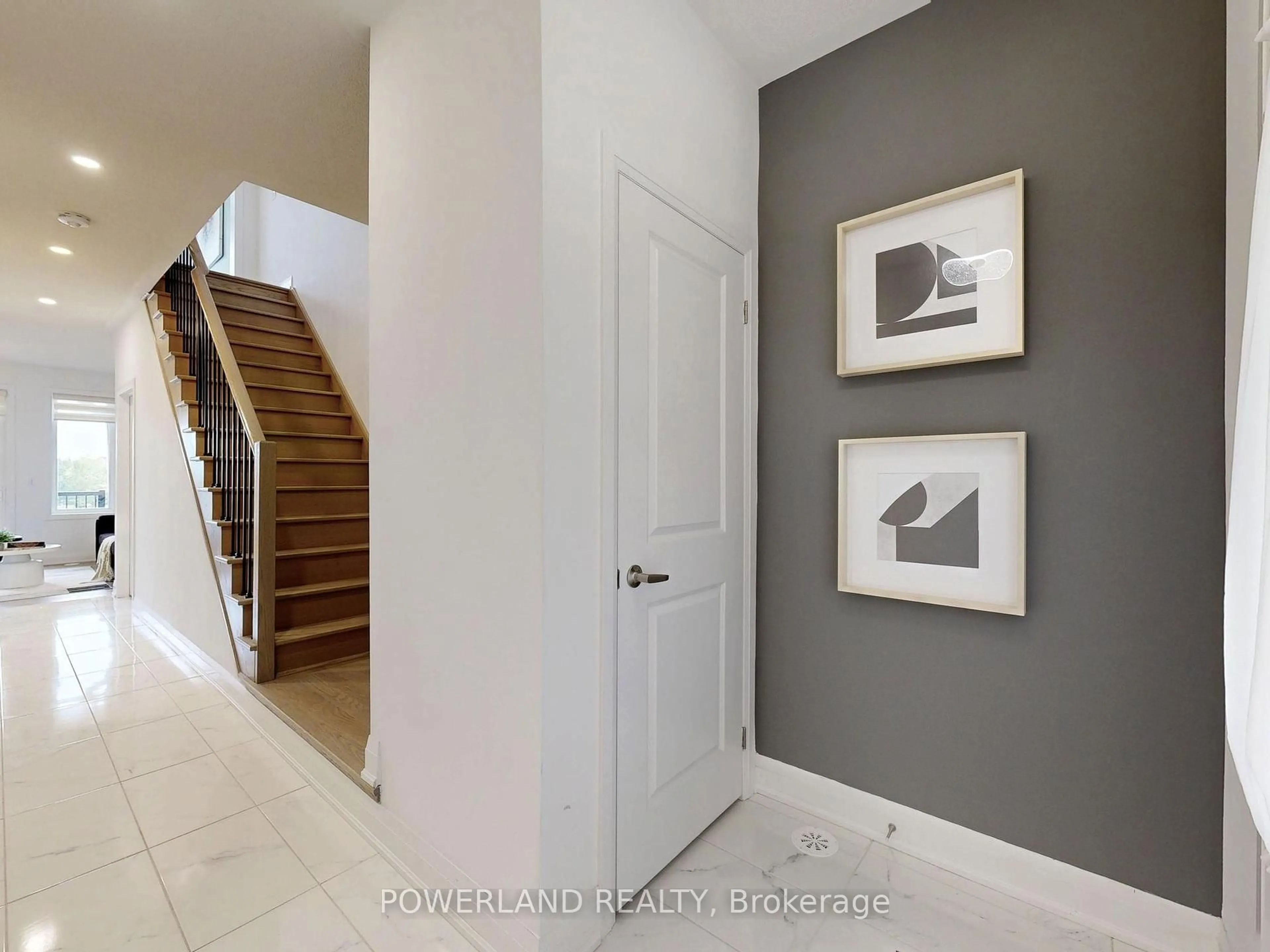 Indoor entryway for 96 Carole Bell Way, Markham Ontario L6E 0W2