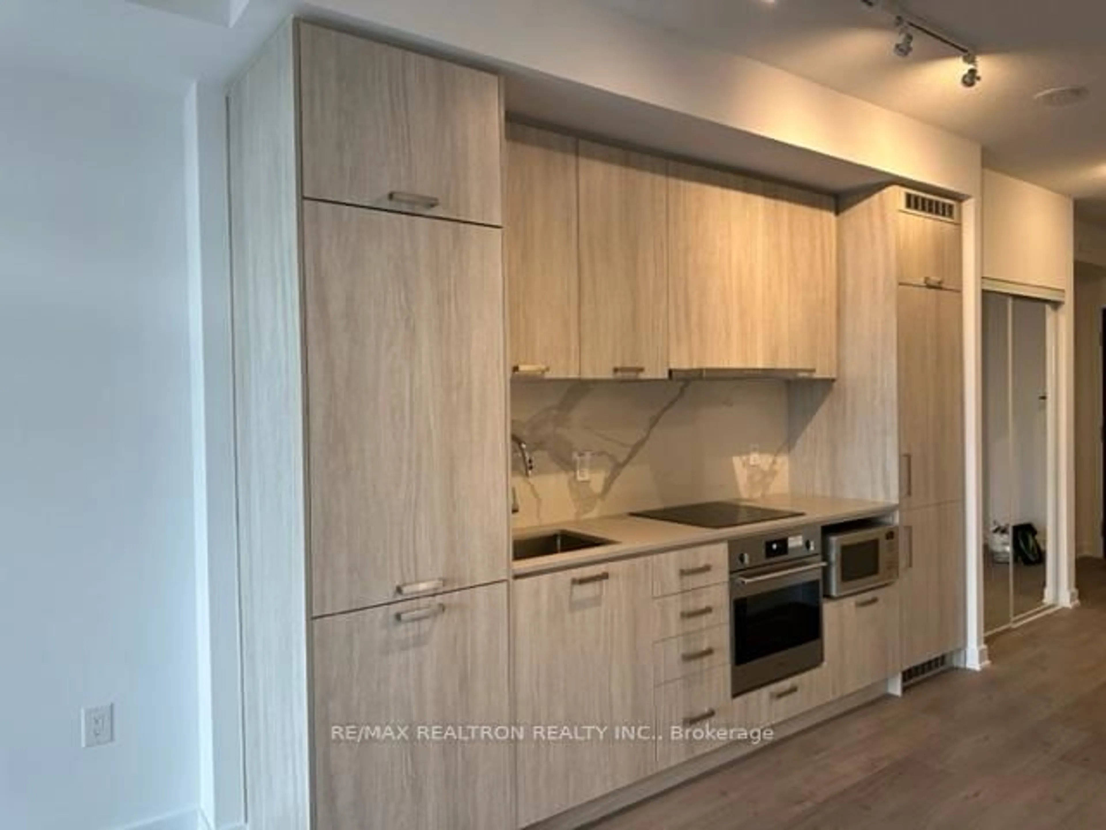 Standard kitchen, wood/laminate floor for 38 Honeycrisp Cres #822, Vaughan Ontario L4K 0M8