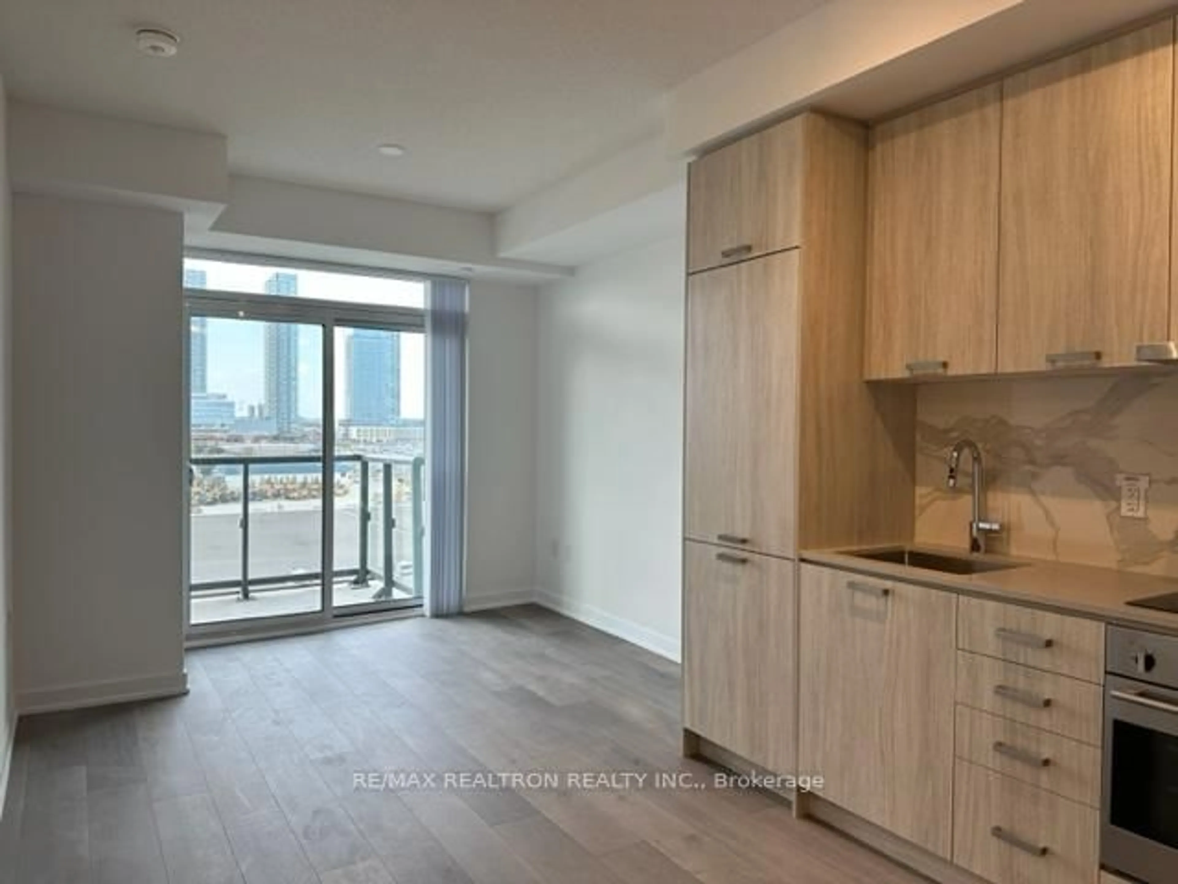 Unknown for 38 Honeycrisp Cres #822, Vaughan Ontario L4K 0M8