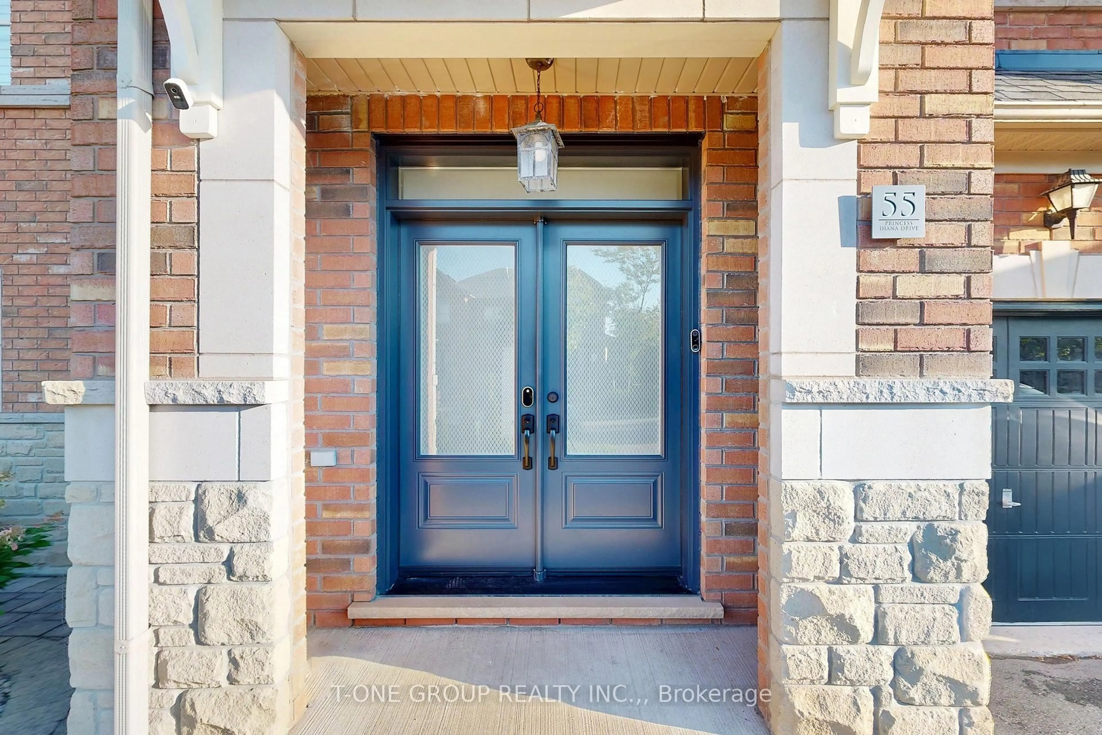 Indoor entryway for 55 Princess Diana Dr, Markham Ontario L6C 0G9