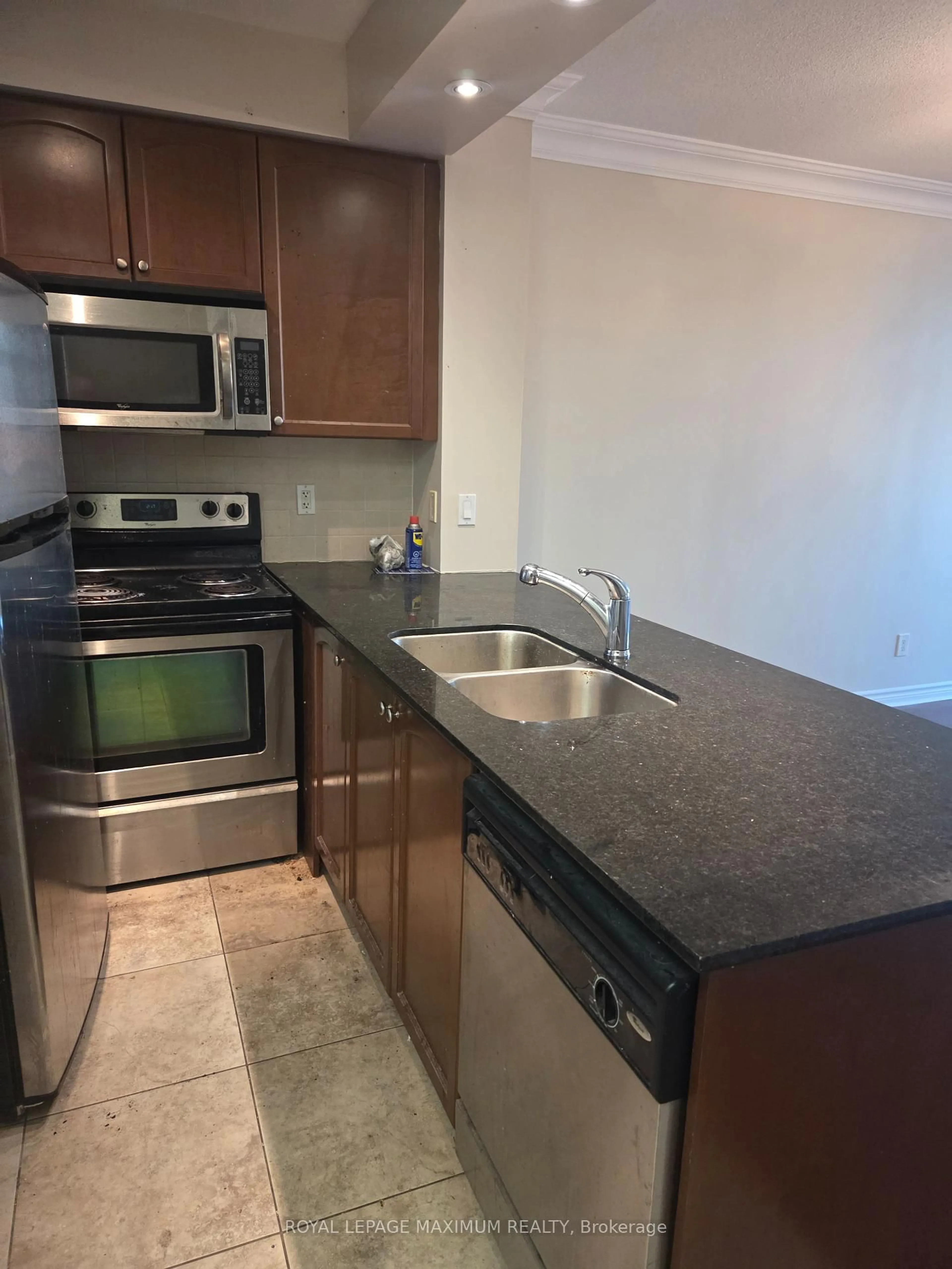 Standard kitchen, unknown for 88 Promenade Circ #302, Vaughan Ontario L4J 9A4