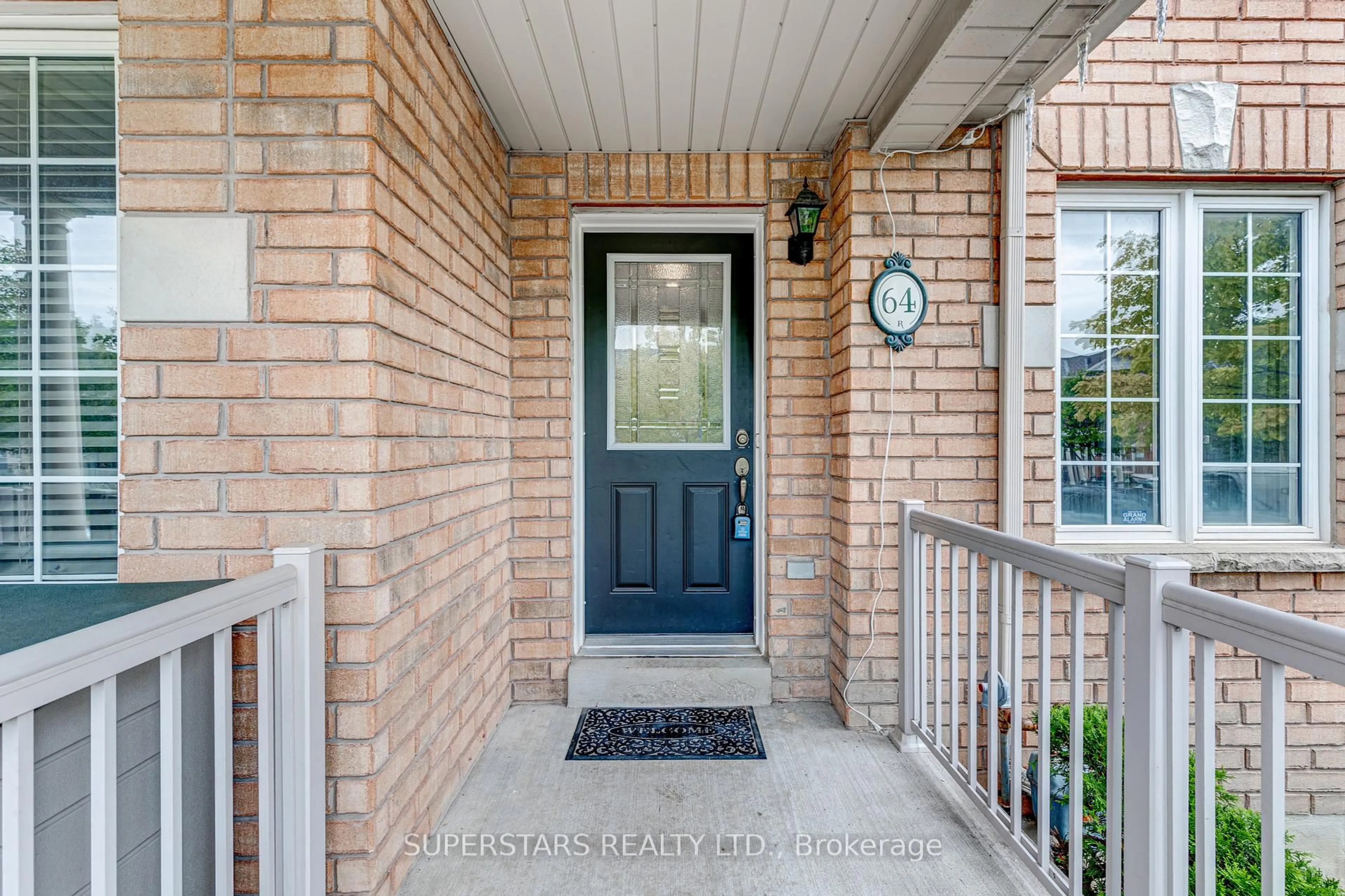 Indoor entryway for 64 Osborne Family Way, Newmarket Ontario L3X 3B5