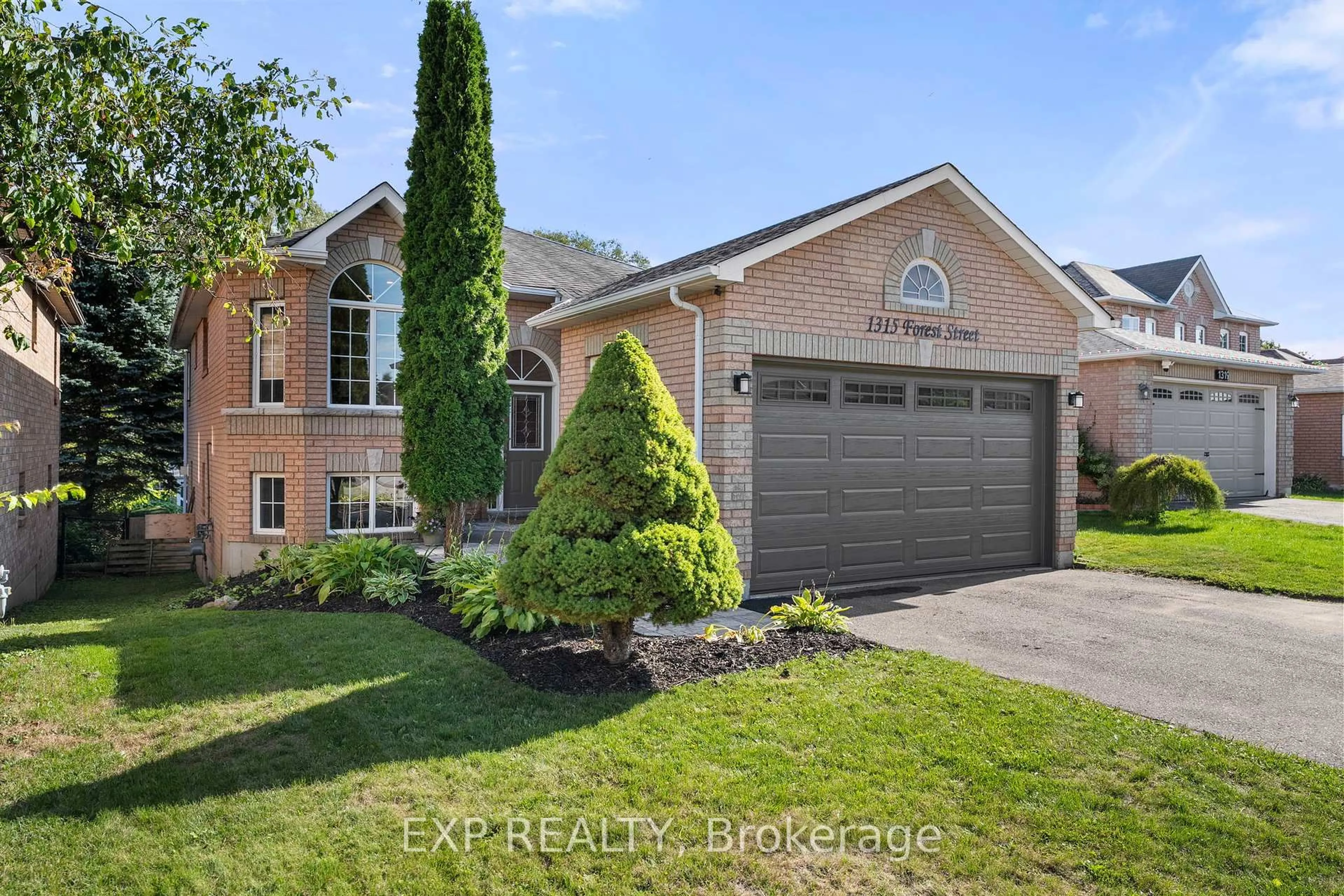 Home with brick exterior material, street for 1315 Forest St, Innisfil Ontario L9S 1Z7