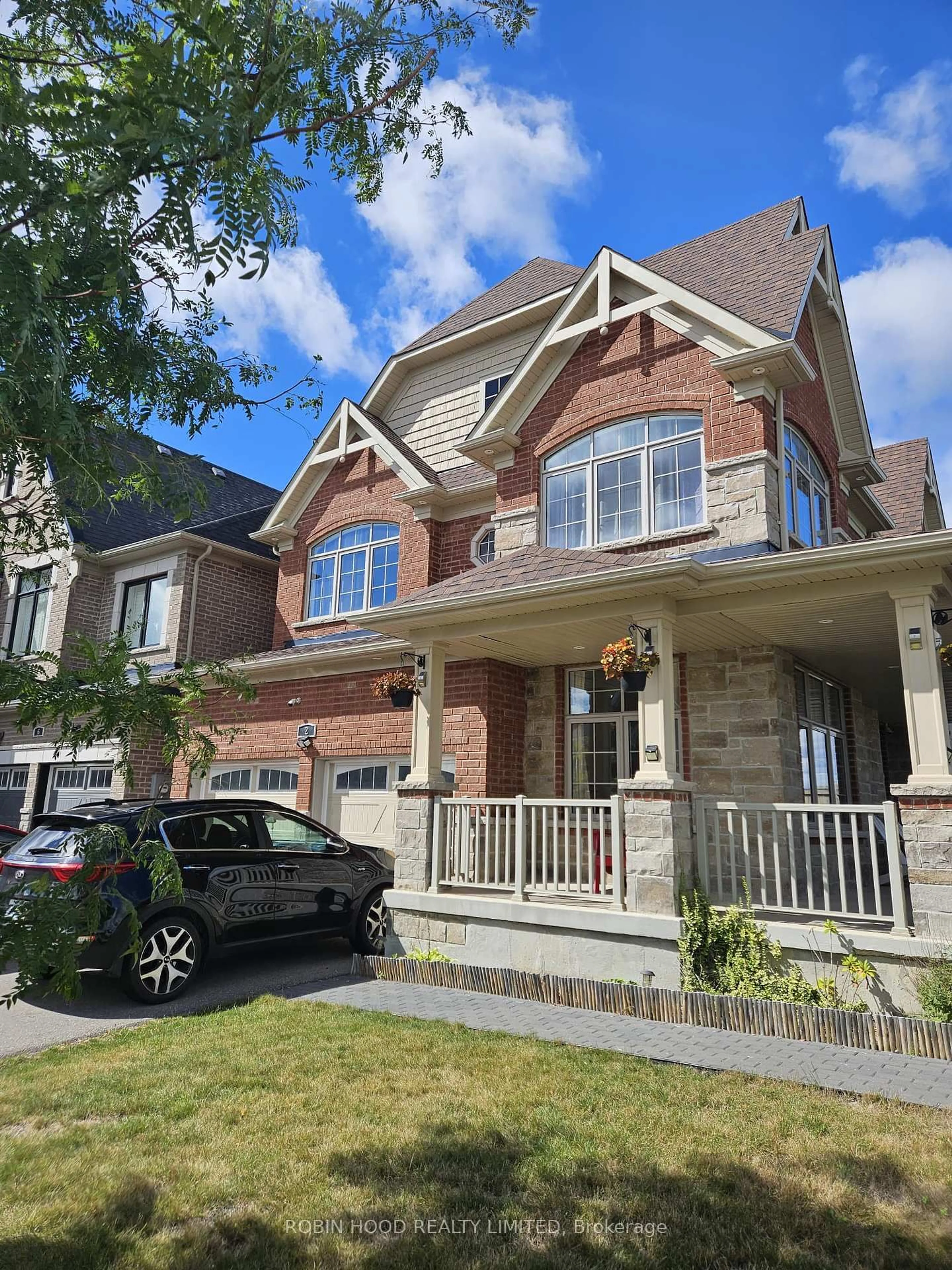Home with brick exterior material, street for 2 Leaden Hall Dr, East Gwillimbury Ontario L9N 0R5