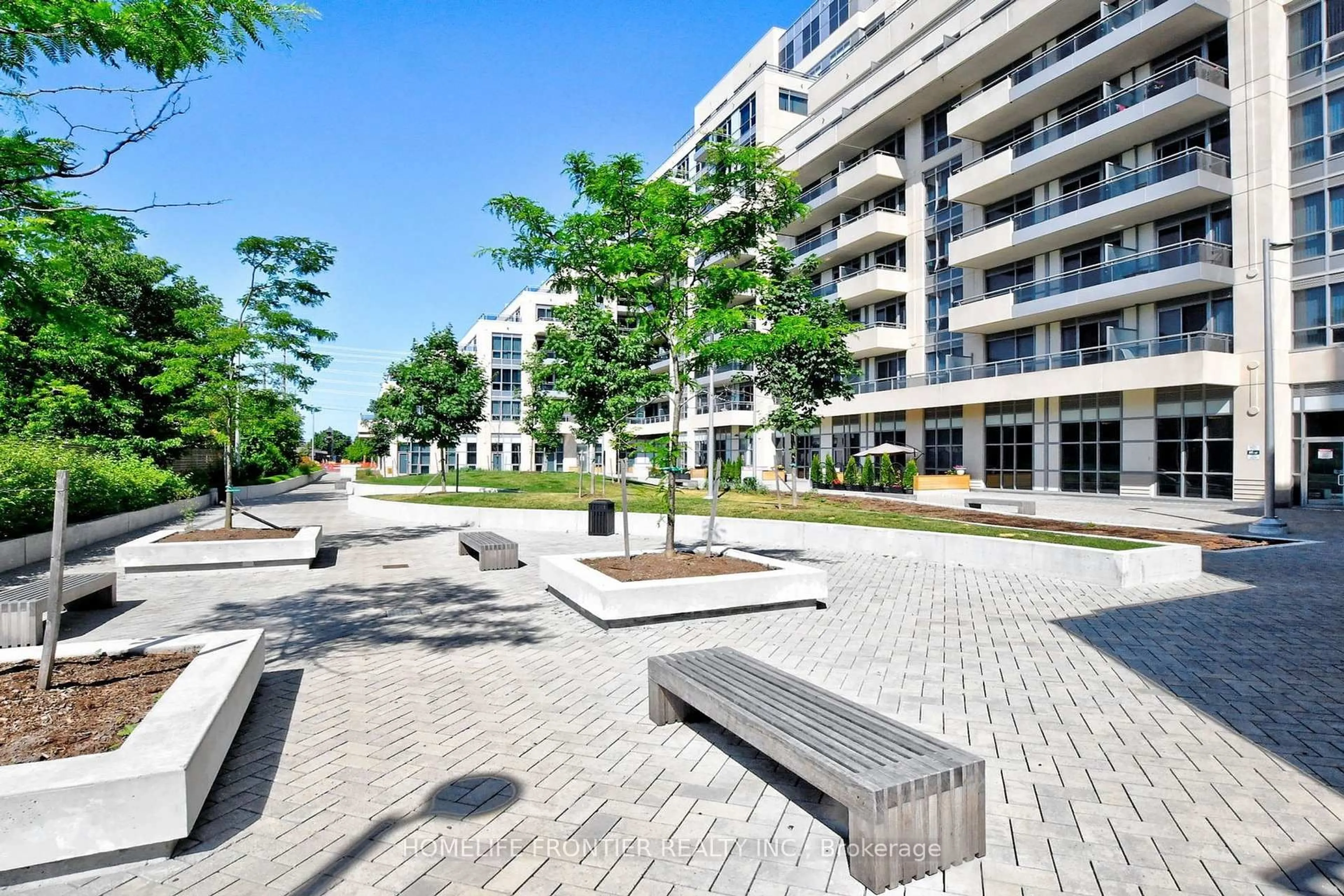 Patio, street for 9191 Yonge St #SW404, Richmond Hill Ontario L4C 1E2