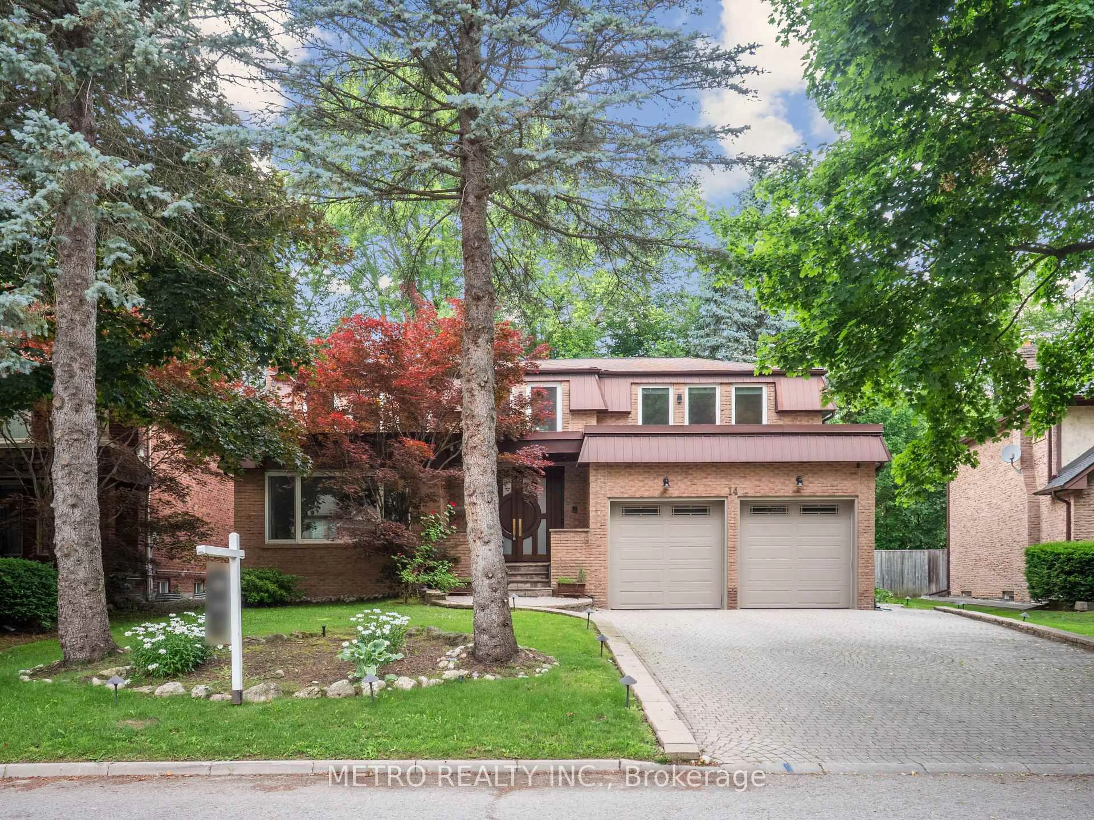 Home with brick exterior material, street for 14 Village Squire Lane, Markham Ontario L3T 1Z9