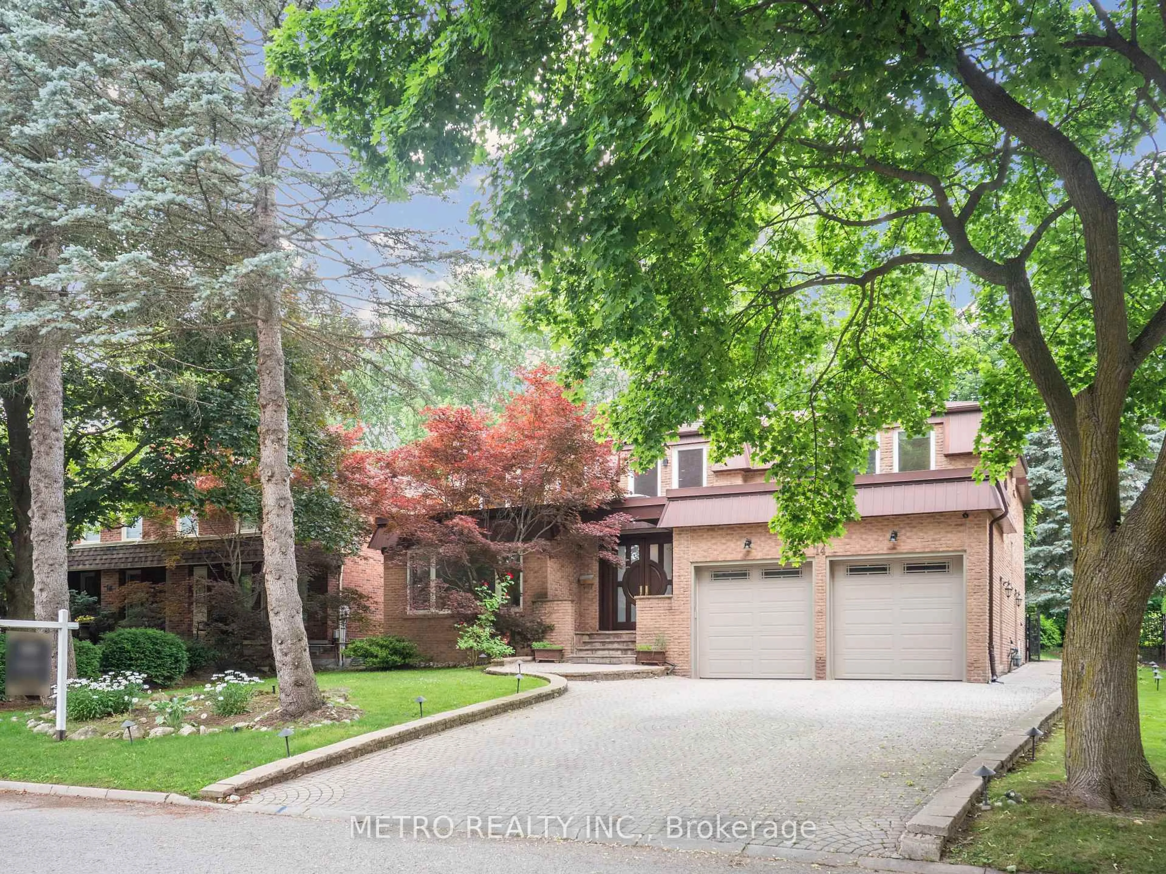 A pic from outside/outdoor area/front of a property/back of a property/a pic from drone, street for 14 Village Squire Lane, Markham Ontario L3T 1Z9
