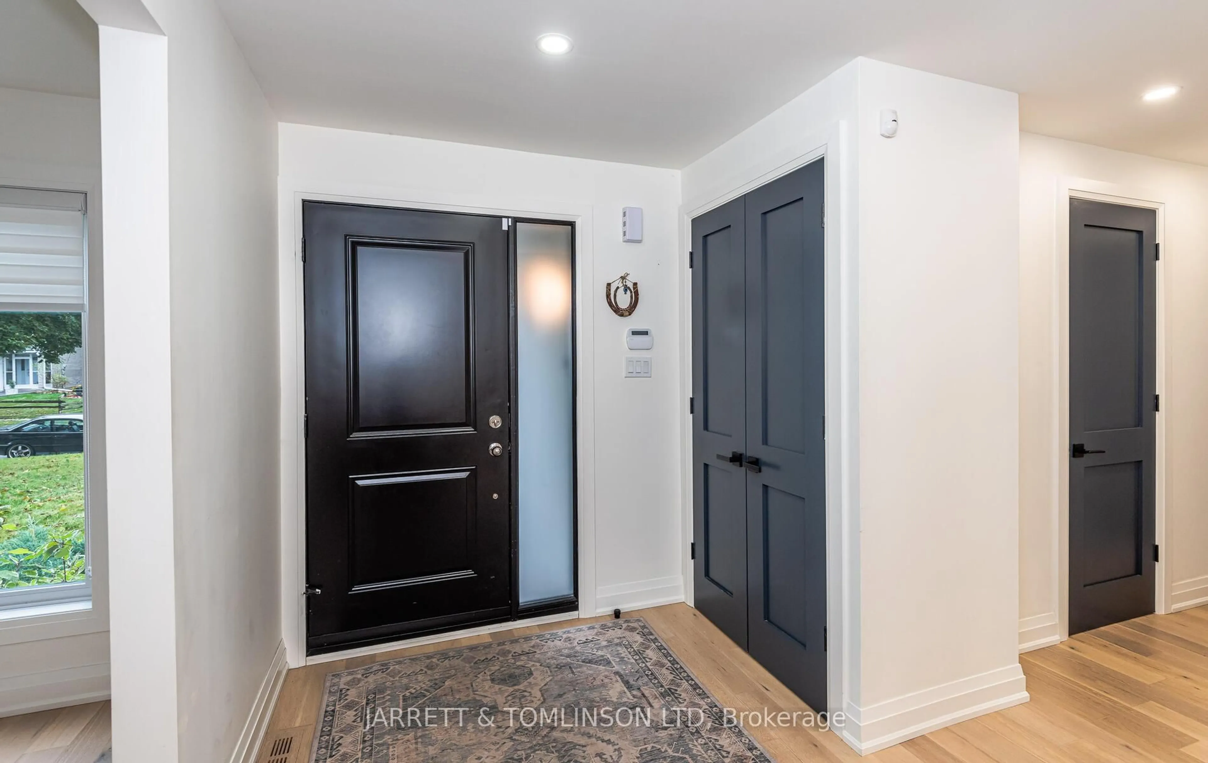 Indoor entryway for 171 Walton Dr, Aurora Ontario L4G 3P8