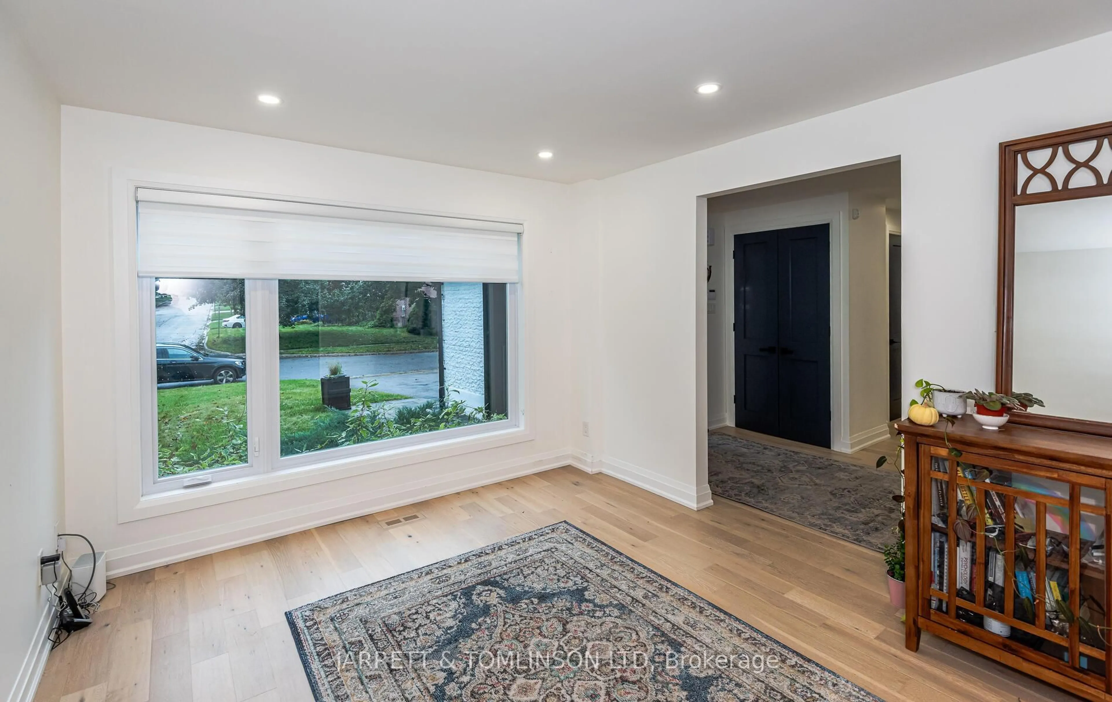 Indoor entryway for 171 Walton Dr, Aurora Ontario L4G 3P8