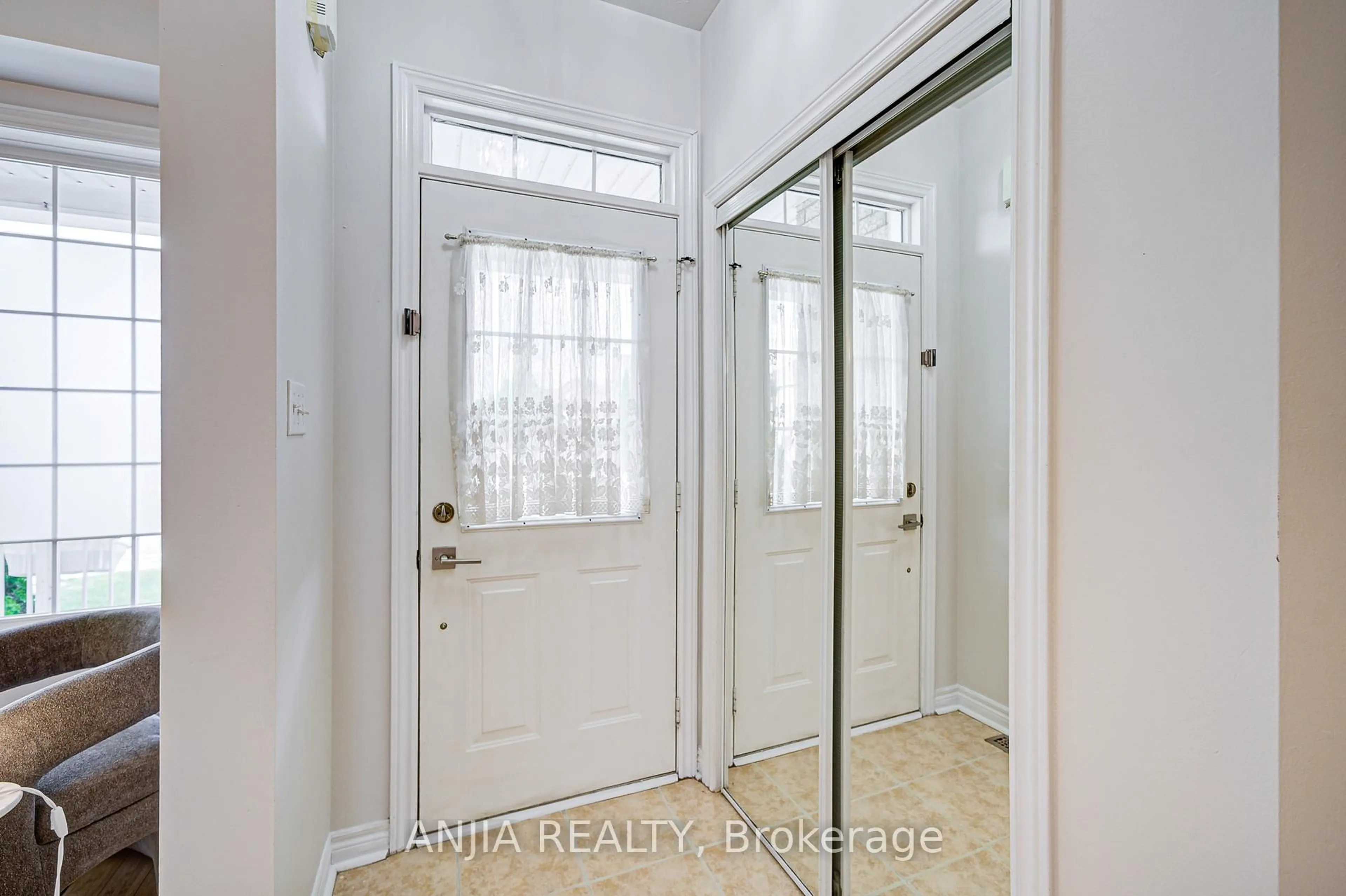 Indoor entryway for 140 Edward Jefferys Ave, Markham Ontario L6E 1V5