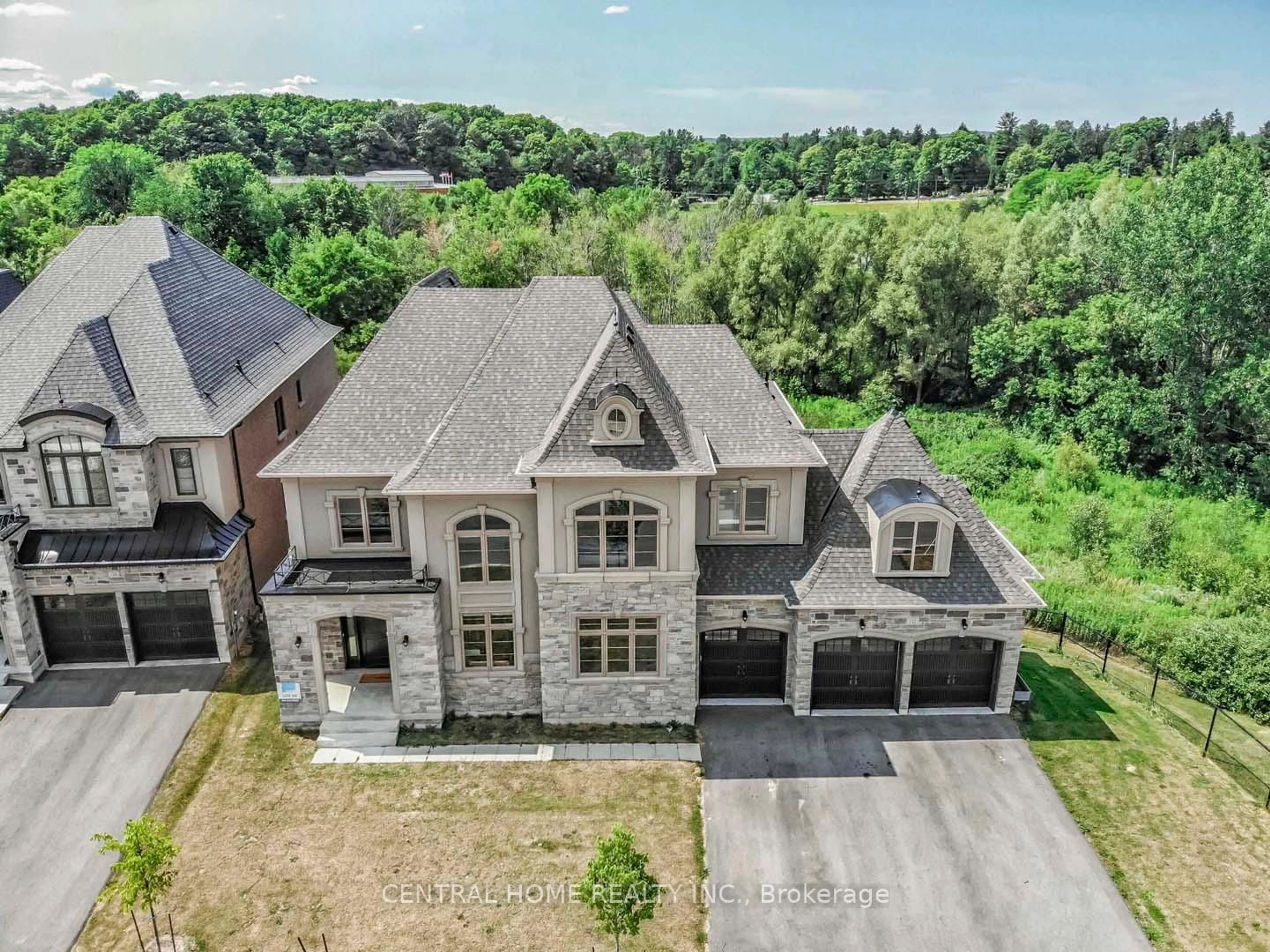 A pic from outside/outdoor area/front of a property/back of a property/a pic from drone, unknown for 122 Burns Blvd, King Ontario L7B 0M2