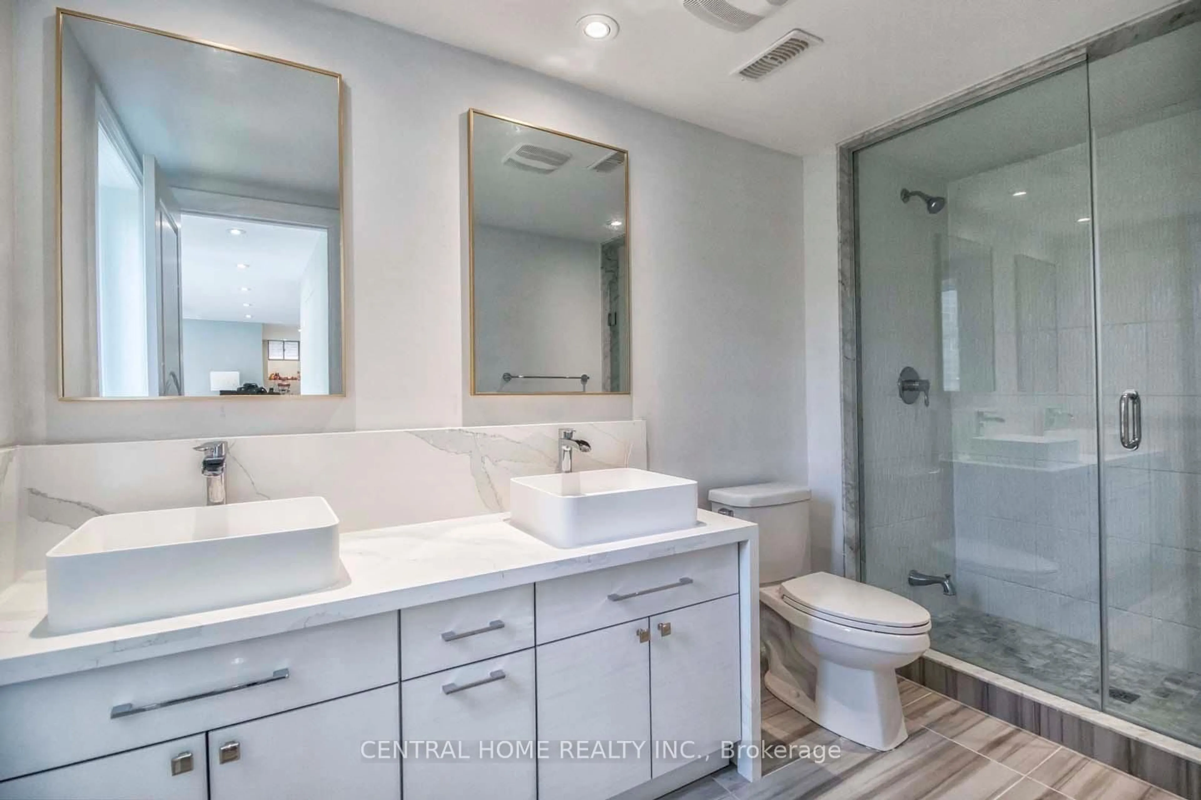 Contemporary bathroom, ceramic/tile floor for 122 Burns Blvd, King Ontario L7B 0M2