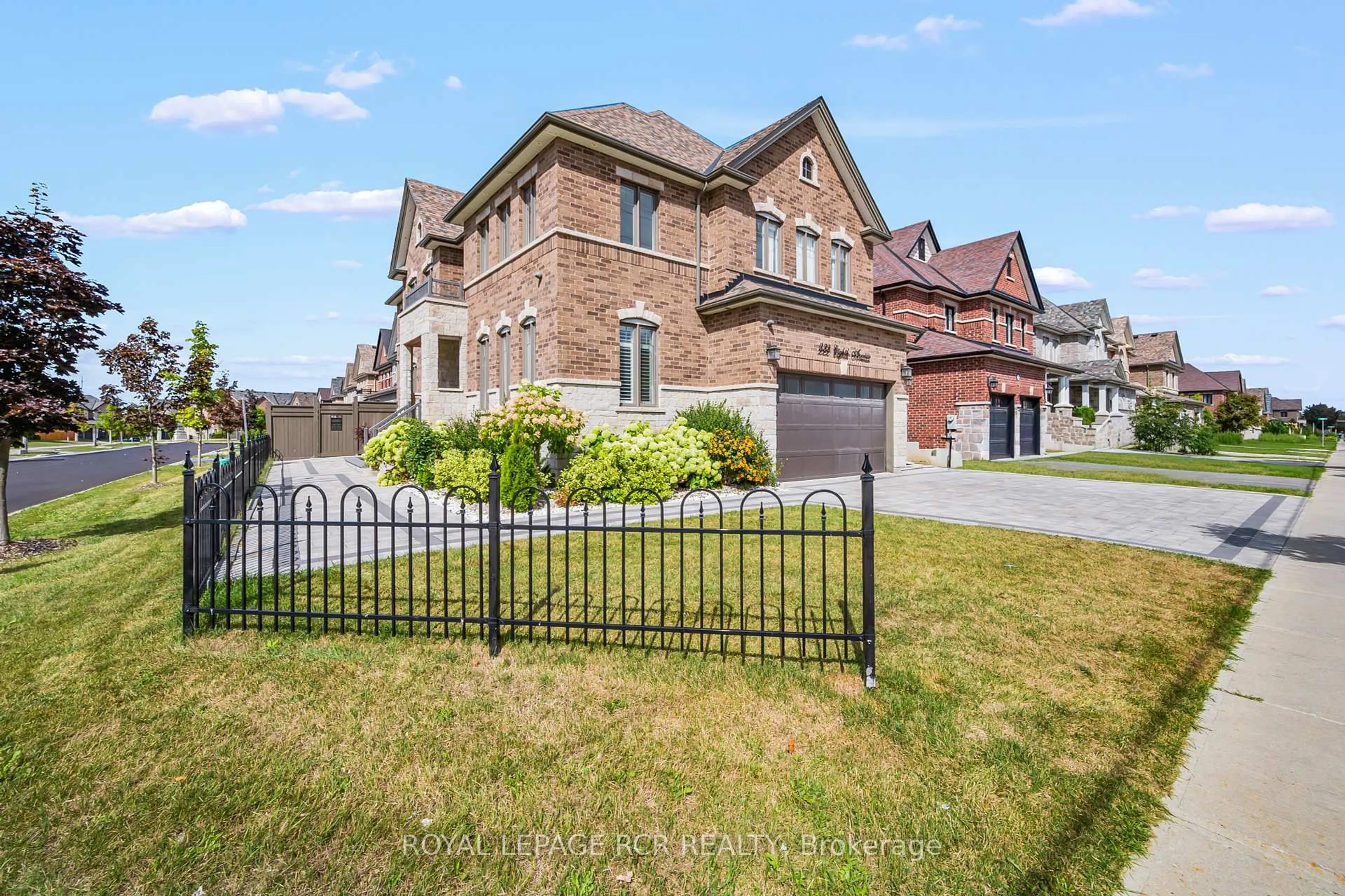 Home with brick exterior material, street for 222 Eight Ave, New Tecumseth Ontario L9R 0H8