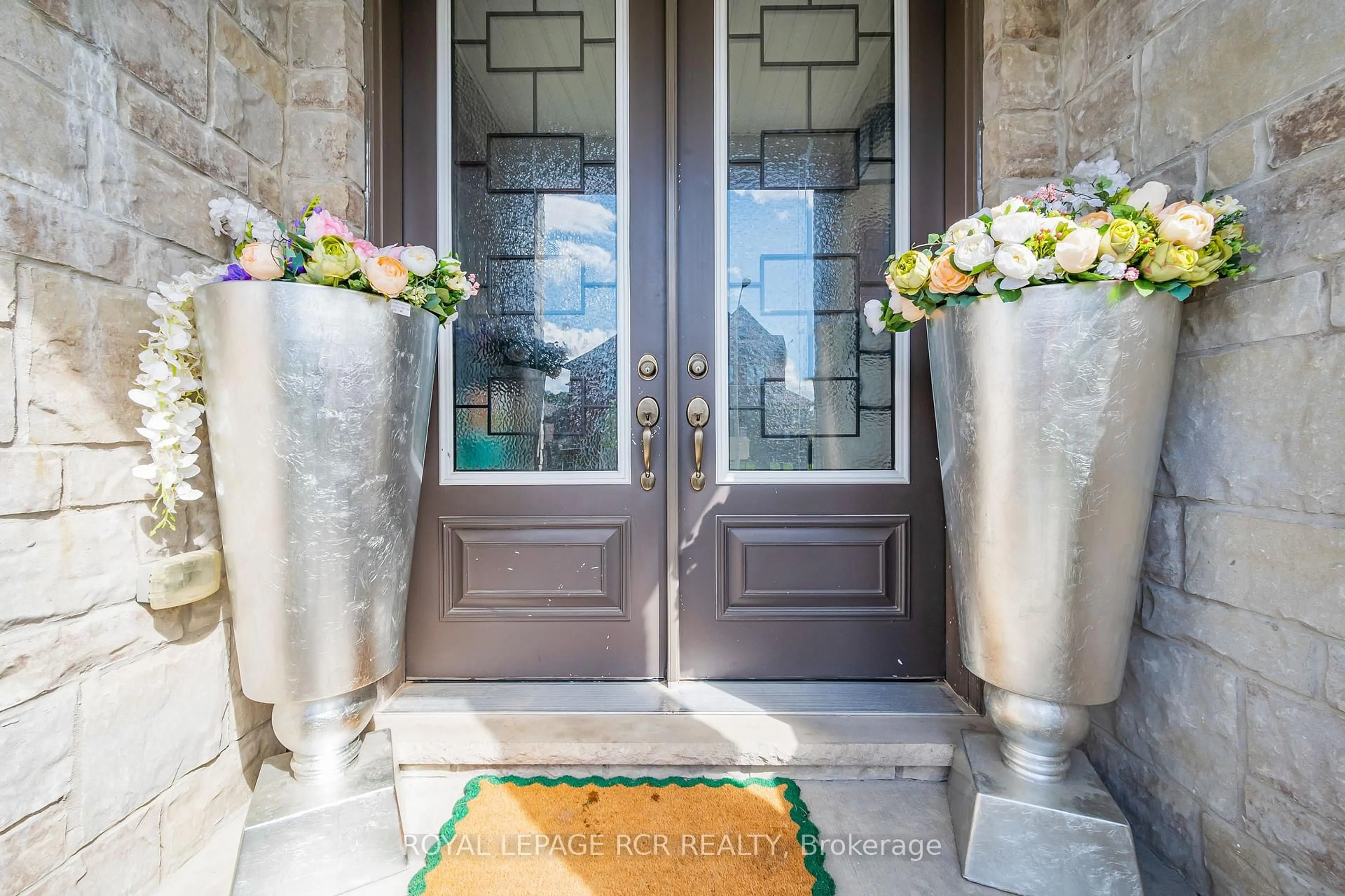 Indoor entryway for 222 Eight Ave, New Tecumseth Ontario L9R 0H8