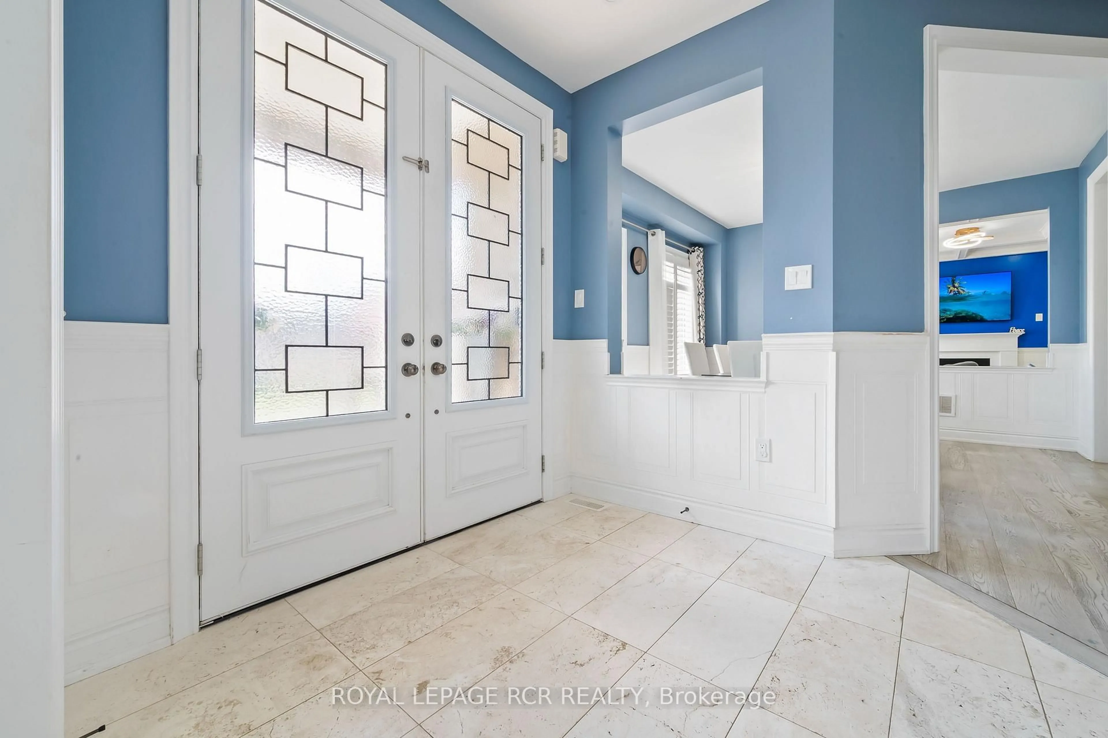Indoor entryway for 222 Eight Ave, New Tecumseth Ontario L9R 0H8