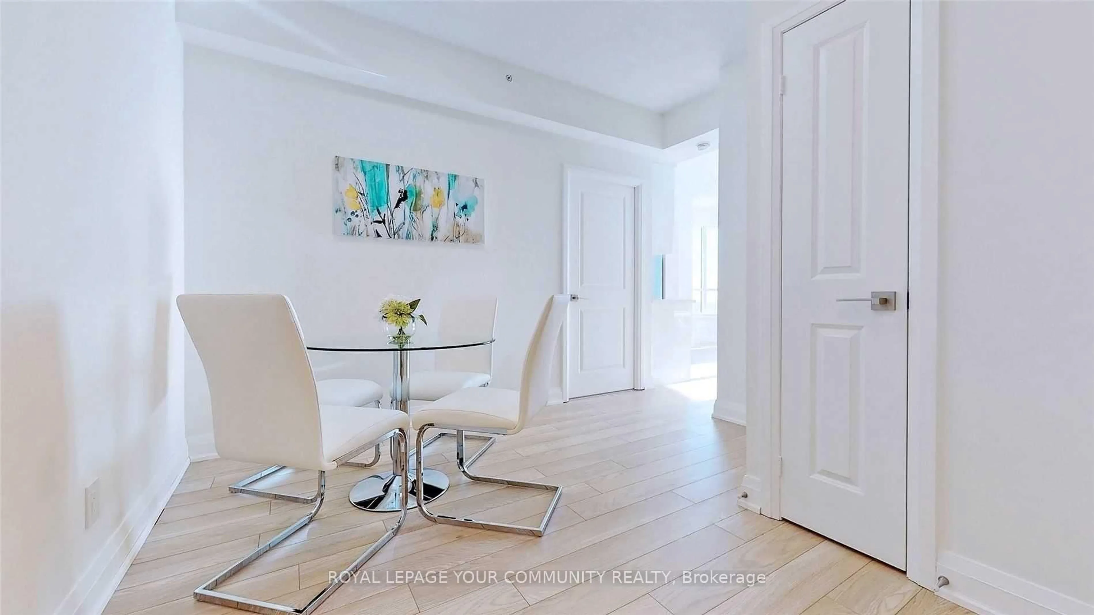 Dining room, wood/laminate floor for 7161 Yonge St #2426, Markham Ontario L3T 0C8