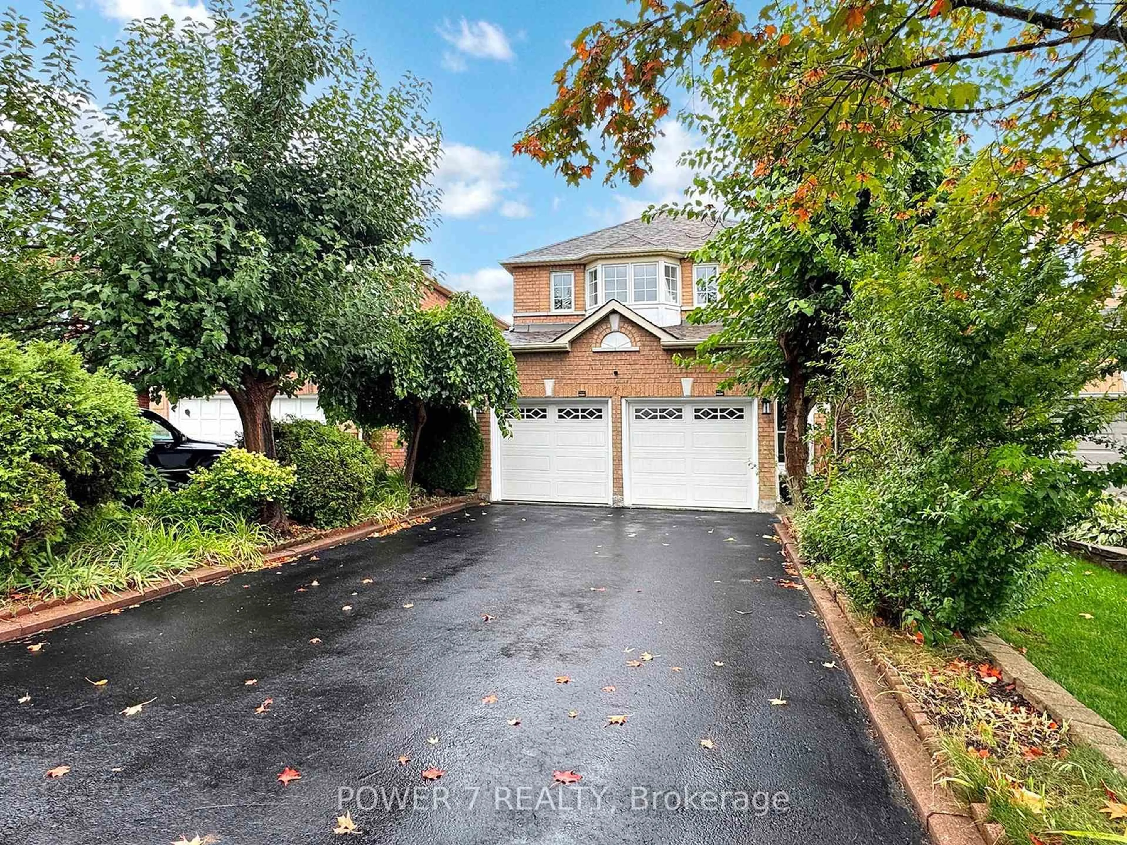 A pic from outside/outdoor area/front of a property/back of a property/a pic from drone, street for 7 Angela Crt, Markham Ontario L3S 4K8