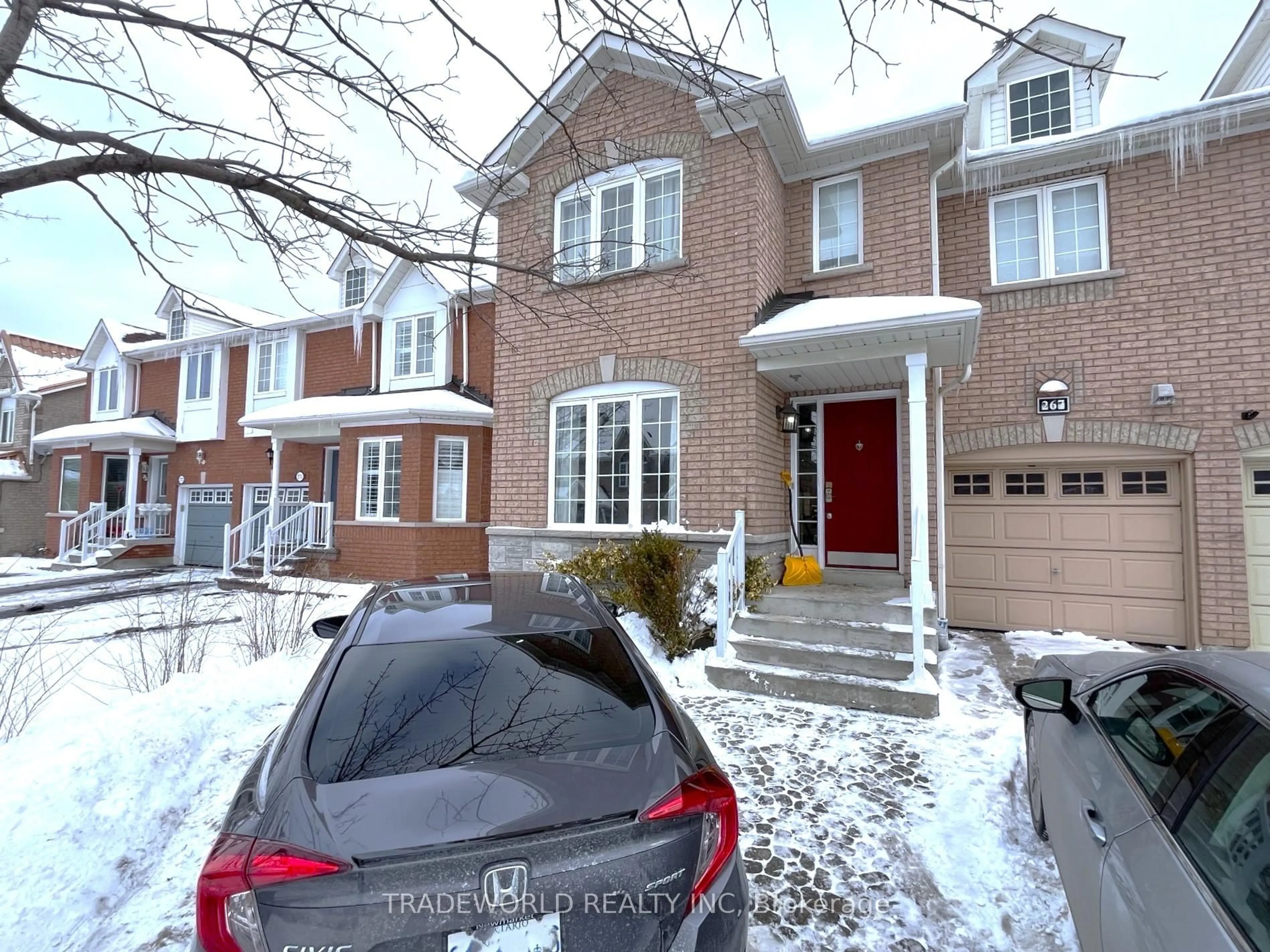 A pic from outside/outdoor area/front of a property/back of a property/a pic from drone, street for 267 Flagstone Way, Newmarket Ontario L3X 2Y1