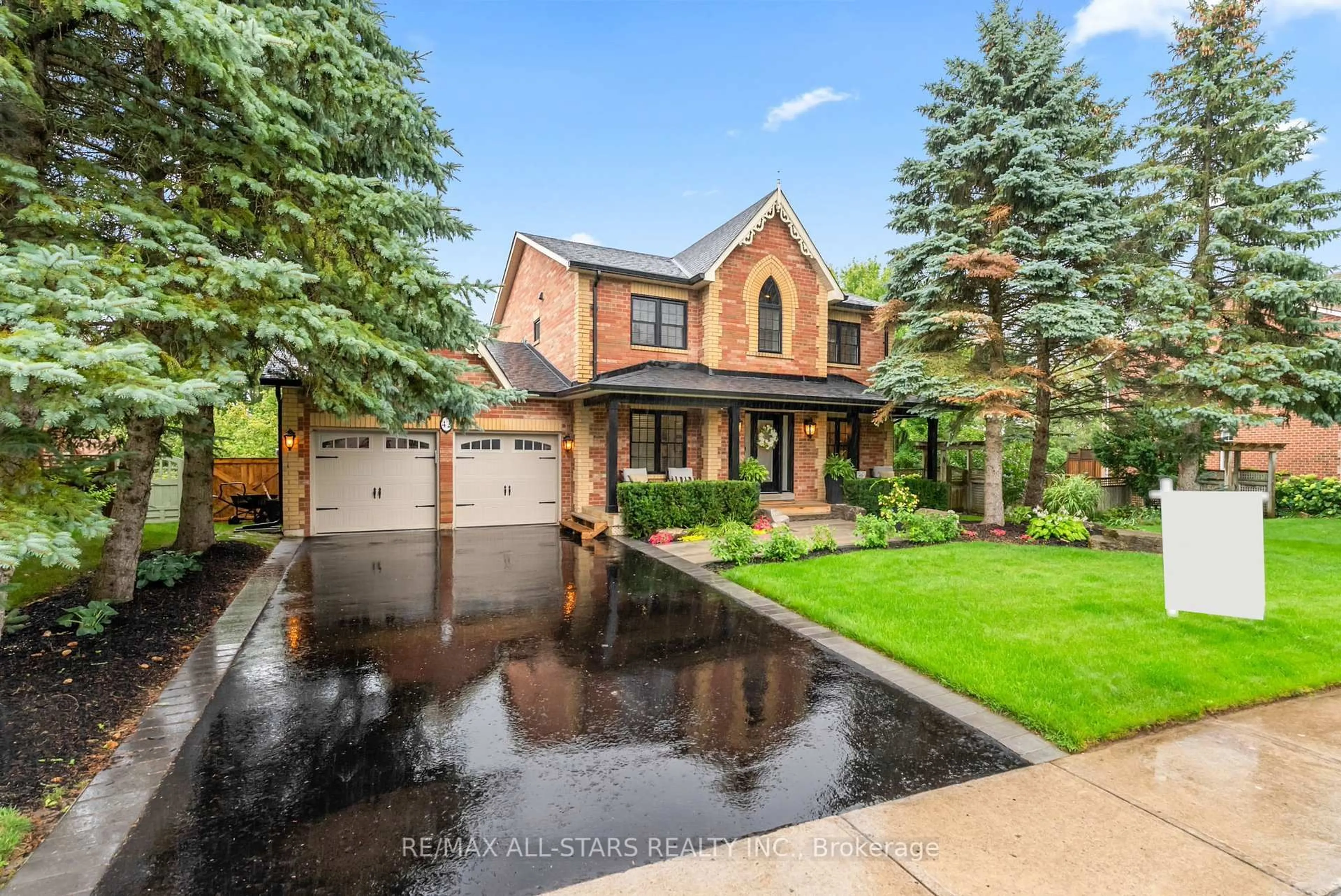 Home with brick exterior material, street for 42 Galloway Cres, Uxbridge Ontario L9P 1W8