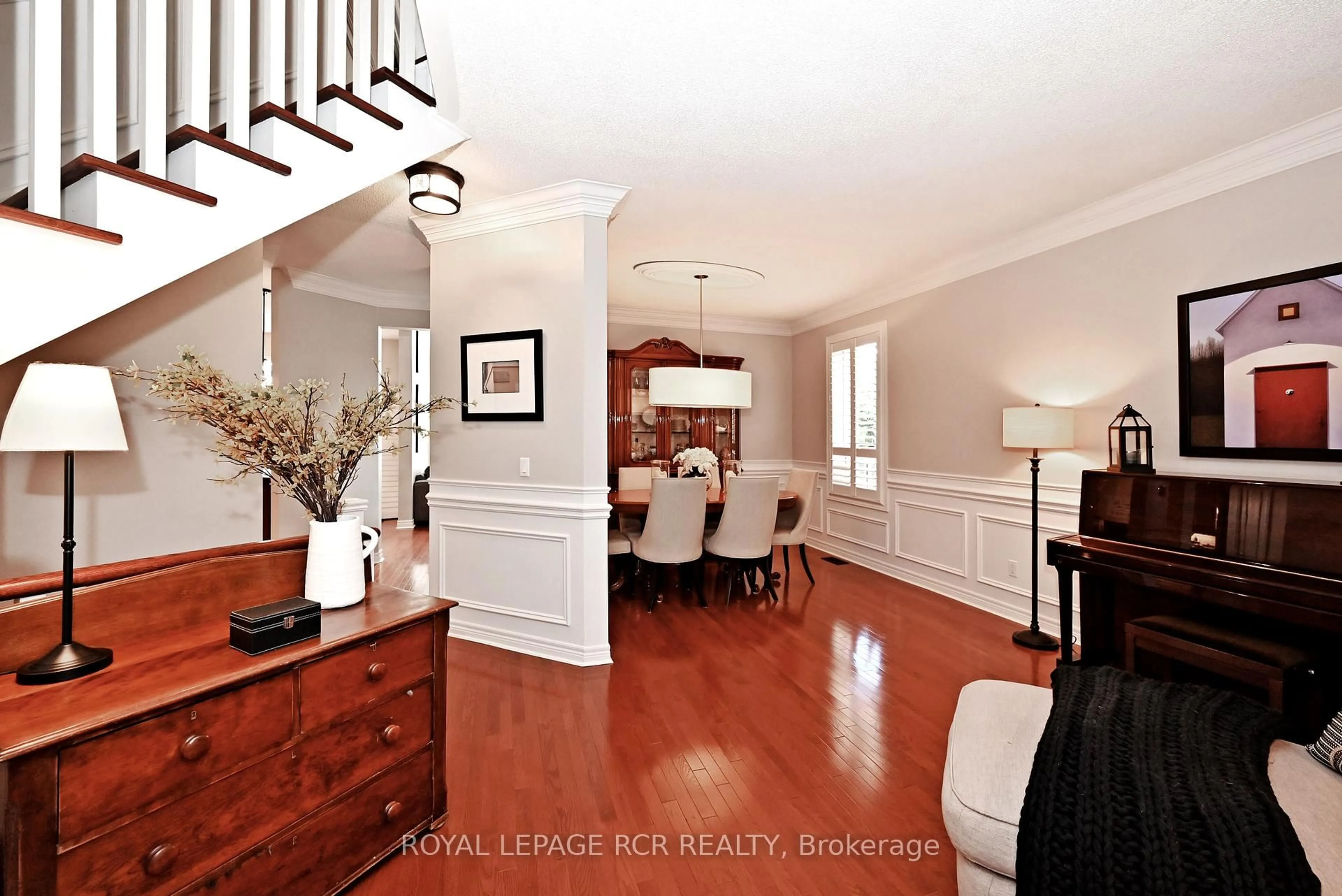 Dining room, wood/laminate floor for 142 Regatta Ave, Richmond Hill Ontario L4E 4R2