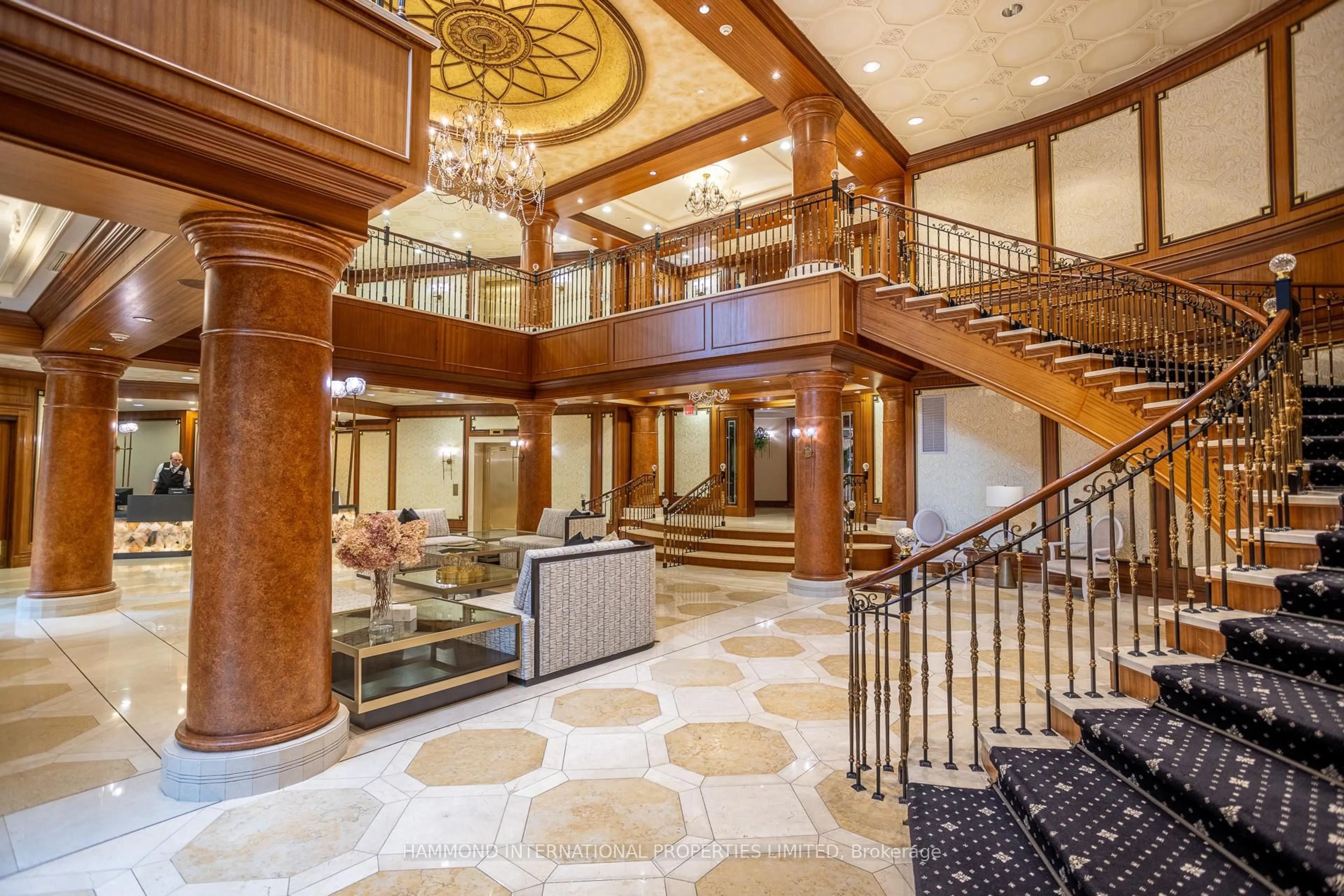 Indoor foyer for 7071 Bayview Ave #215, Markham Ontario L3T 7Y8