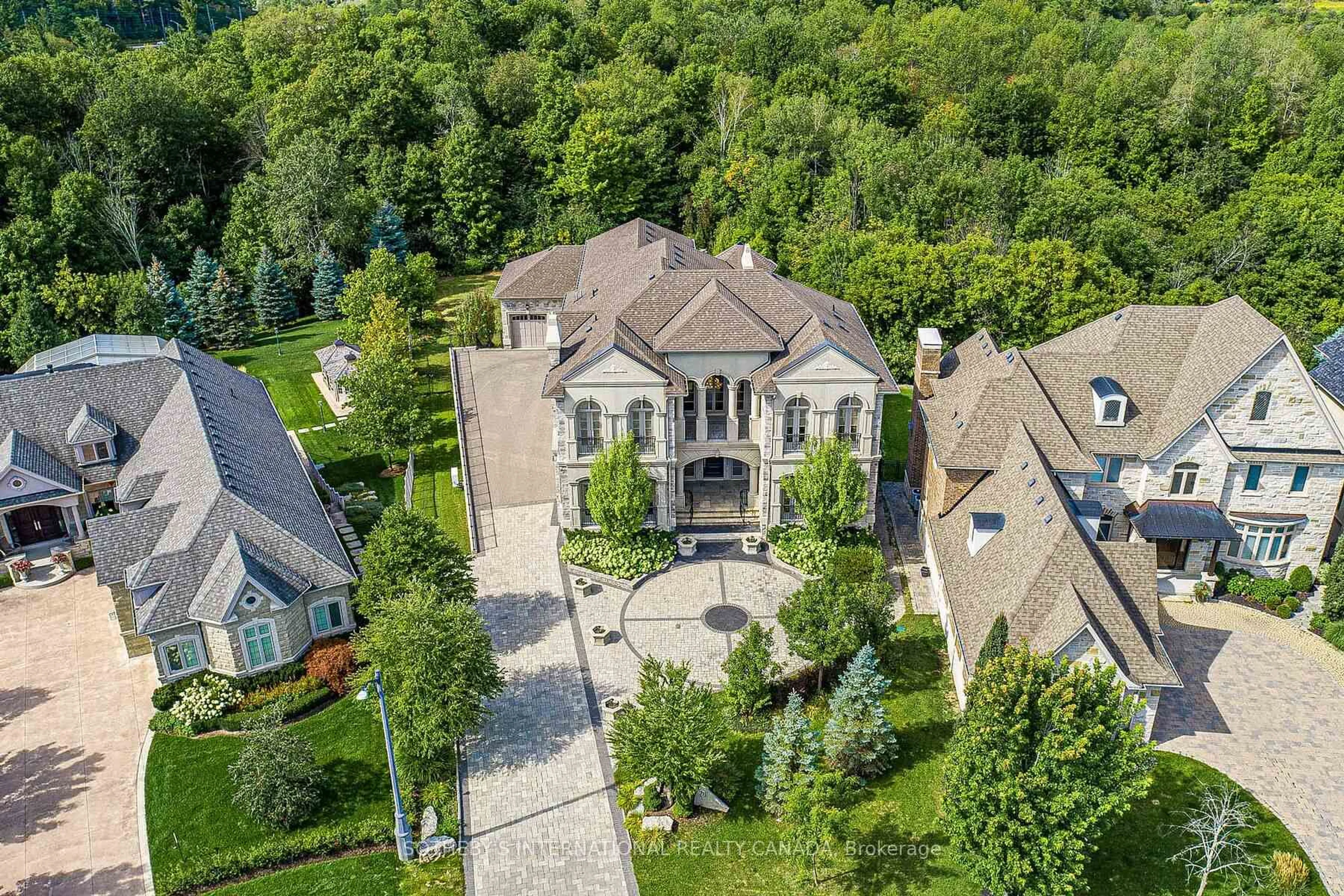 A pic from outside/outdoor area/front of a property/back of a property/a pic from drone, street for 71 Grandvista Cres, Vaughan Ontario L4H 3G5