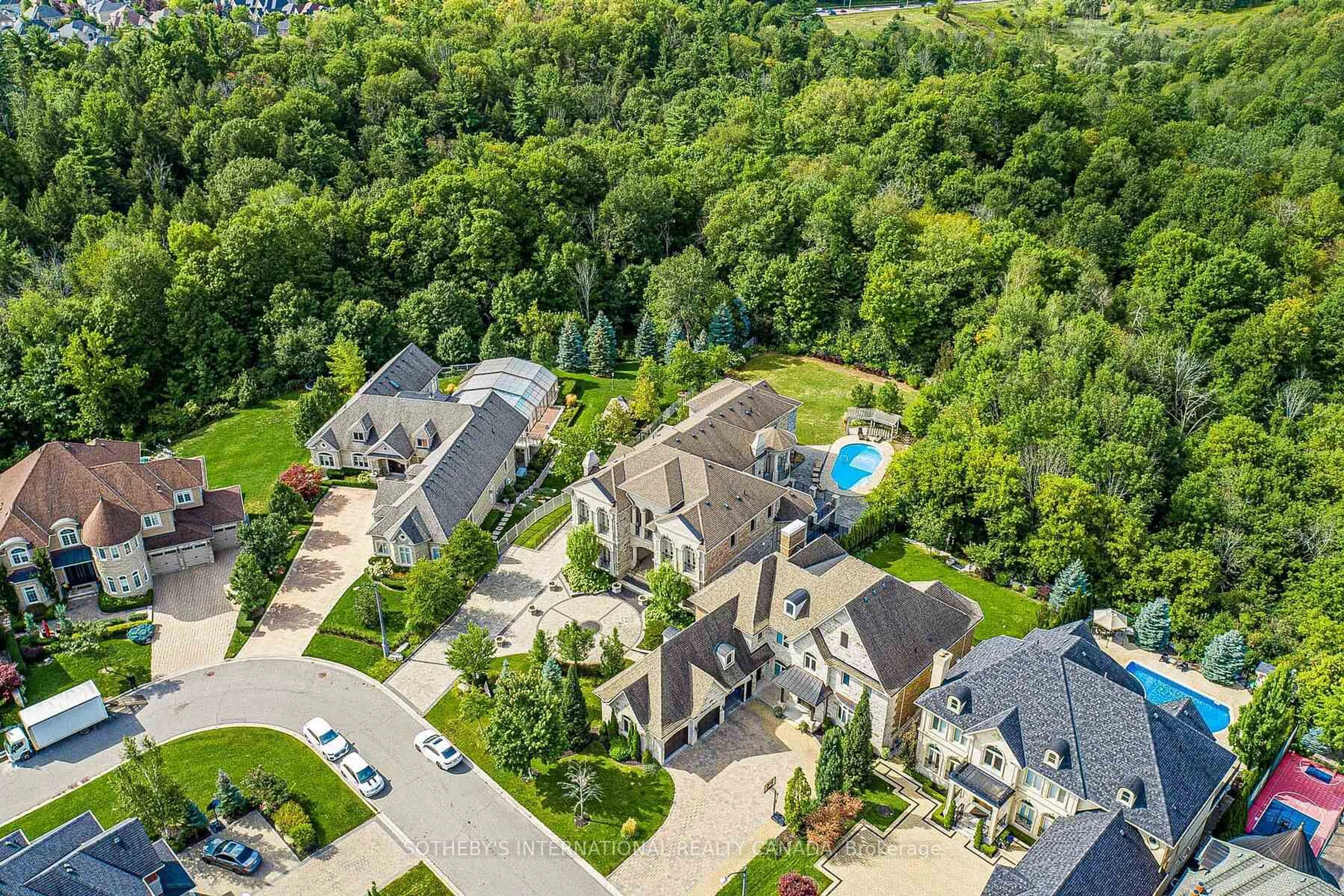 A pic from outside/outdoor area/front of a property/back of a property/a pic from drone, street for 71 Grandvista Cres, Vaughan Ontario L4H 3G5