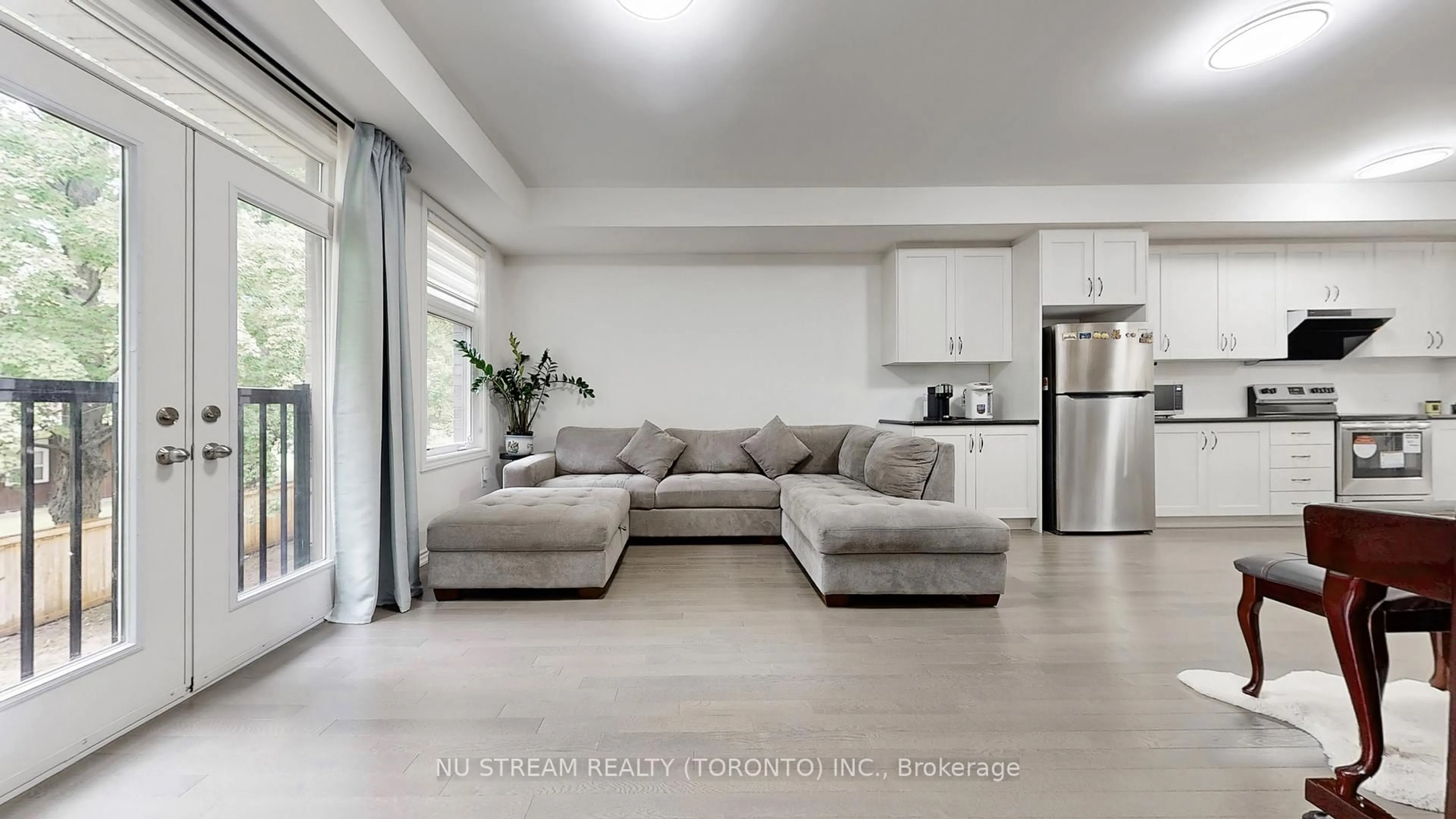 Living room with furniture, unknown for 76 Puisaya Dr, Richmond Hill Ontario L4E 1A2