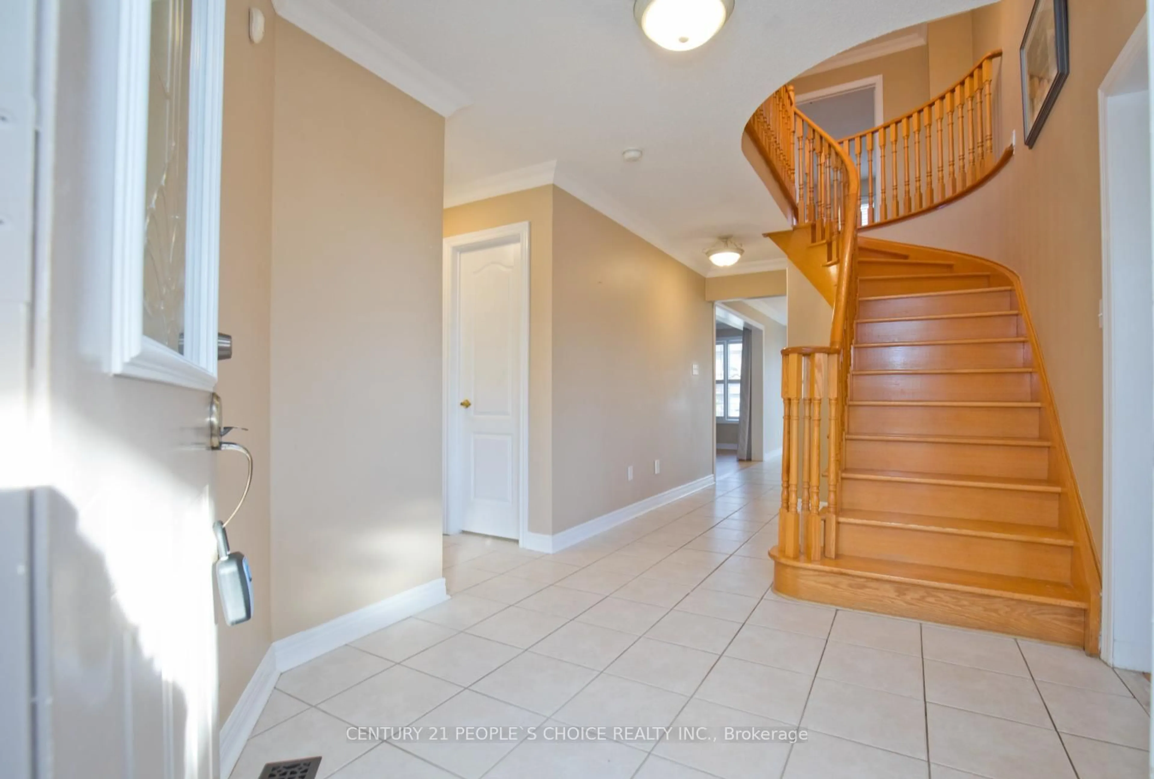 Indoor foyer for 71 Rosanna Cres, Vaughan Ontario L6A 3E3