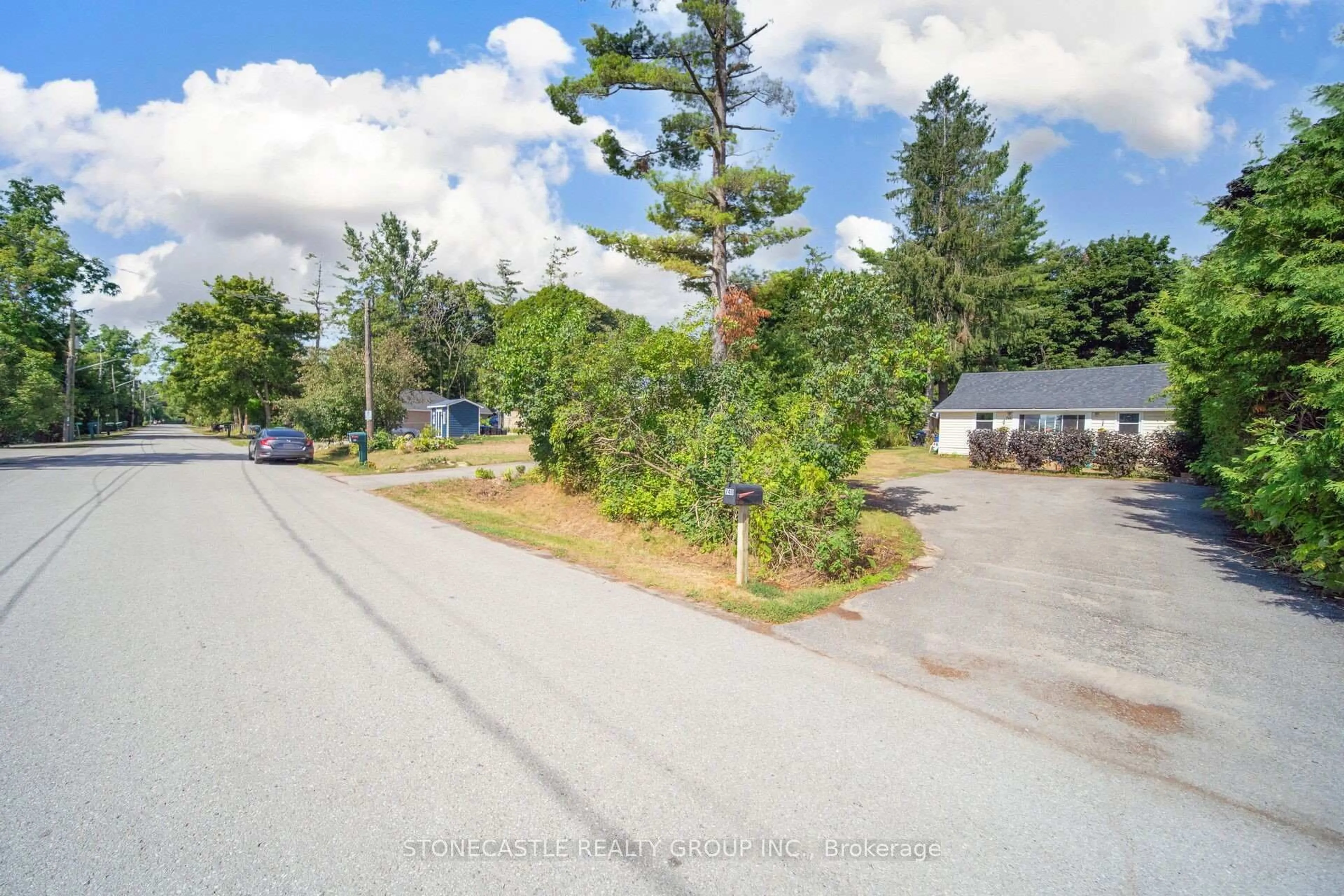 A pic from outside/outdoor area/front of a property/back of a property/a pic from drone, street for 740 Lakelands Ave, Innisfil Ontario L9S 4E6