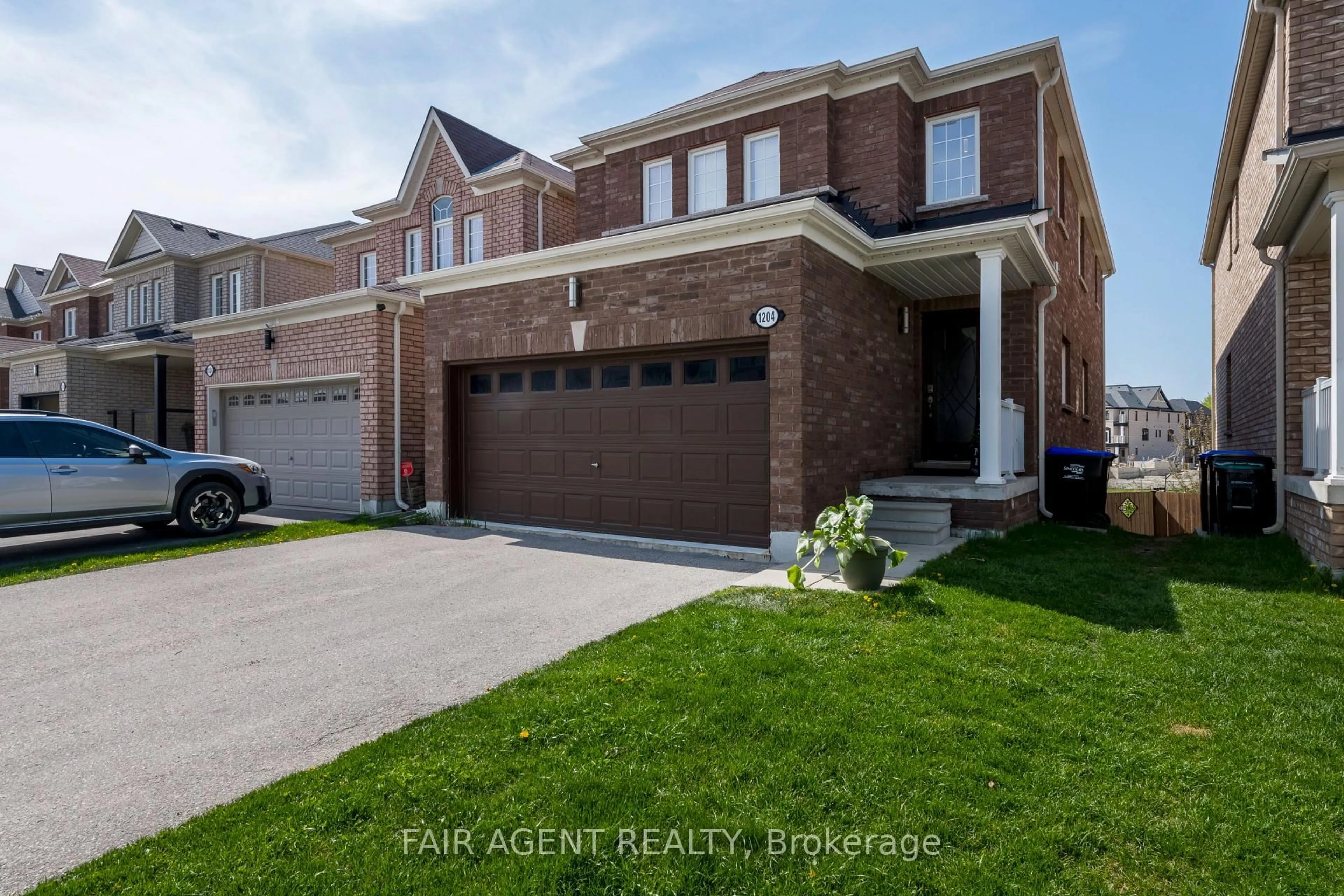 Home with brick exterior material, street for 1204 Mary-Lou St, Innisfil Ontario L9S 0C1