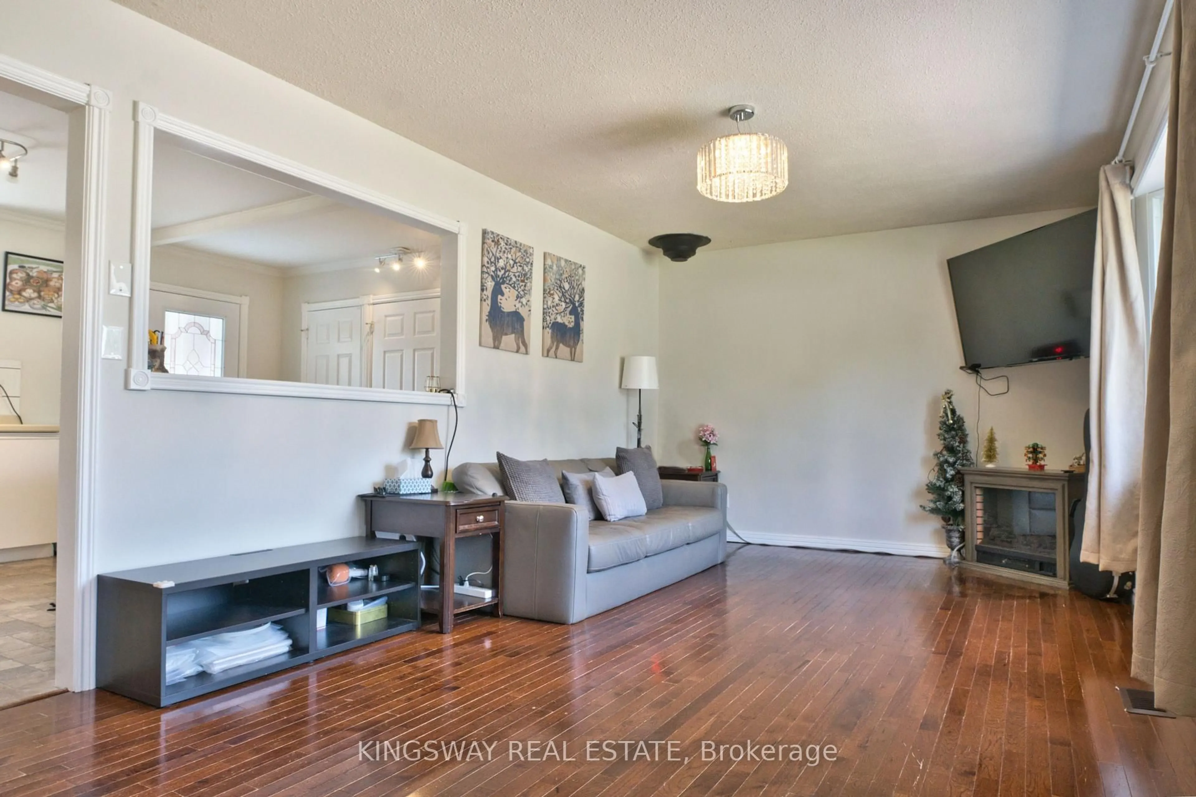 Living room with furniture, wood/laminate floor for 365 Adeline Dr, Georgina Ontario L4P 3C4